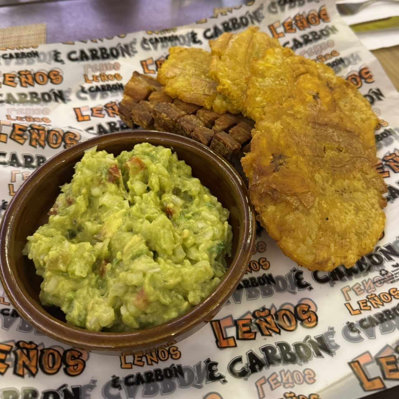 ENTRADAS - Chicharrón con patacones