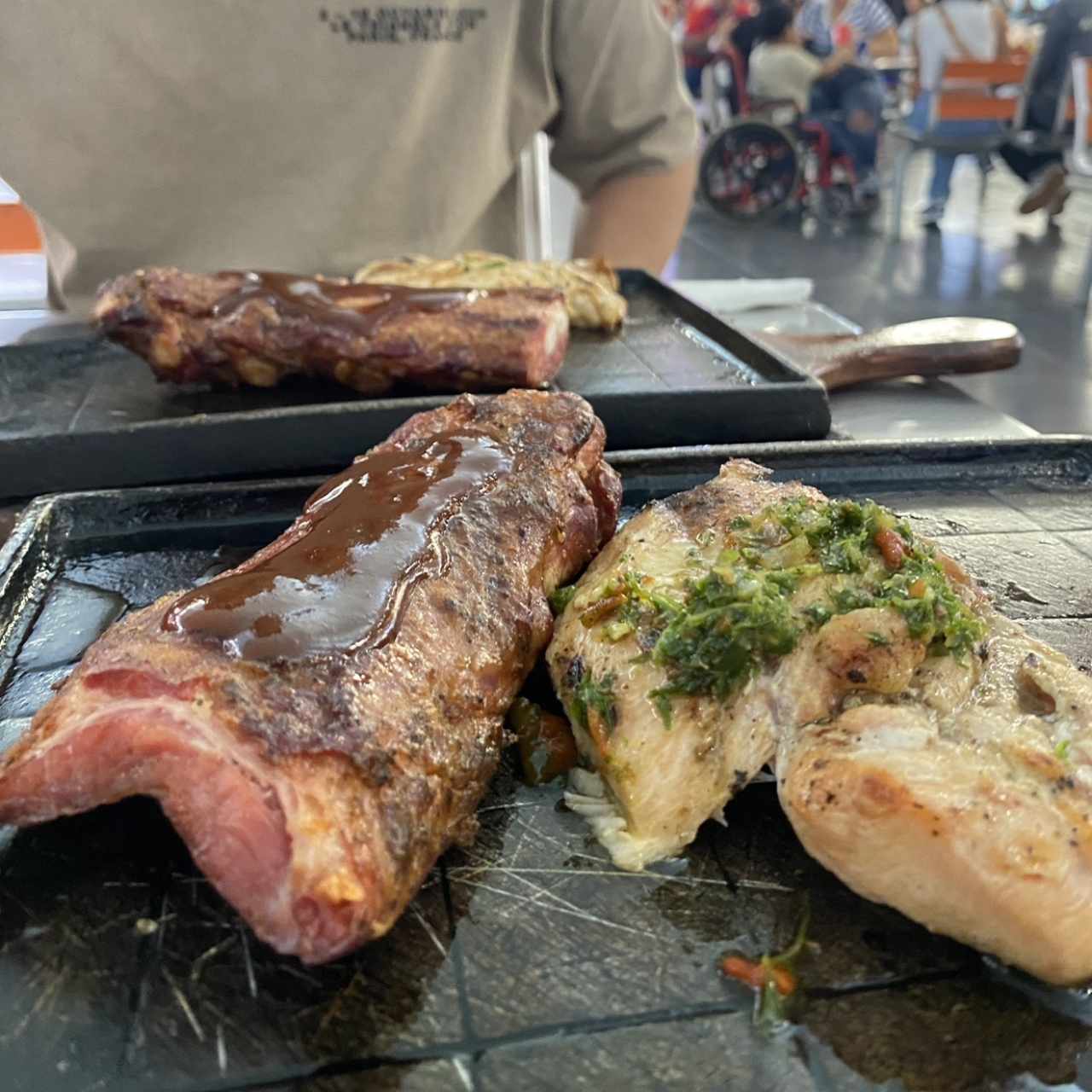 Pollo y costilla 