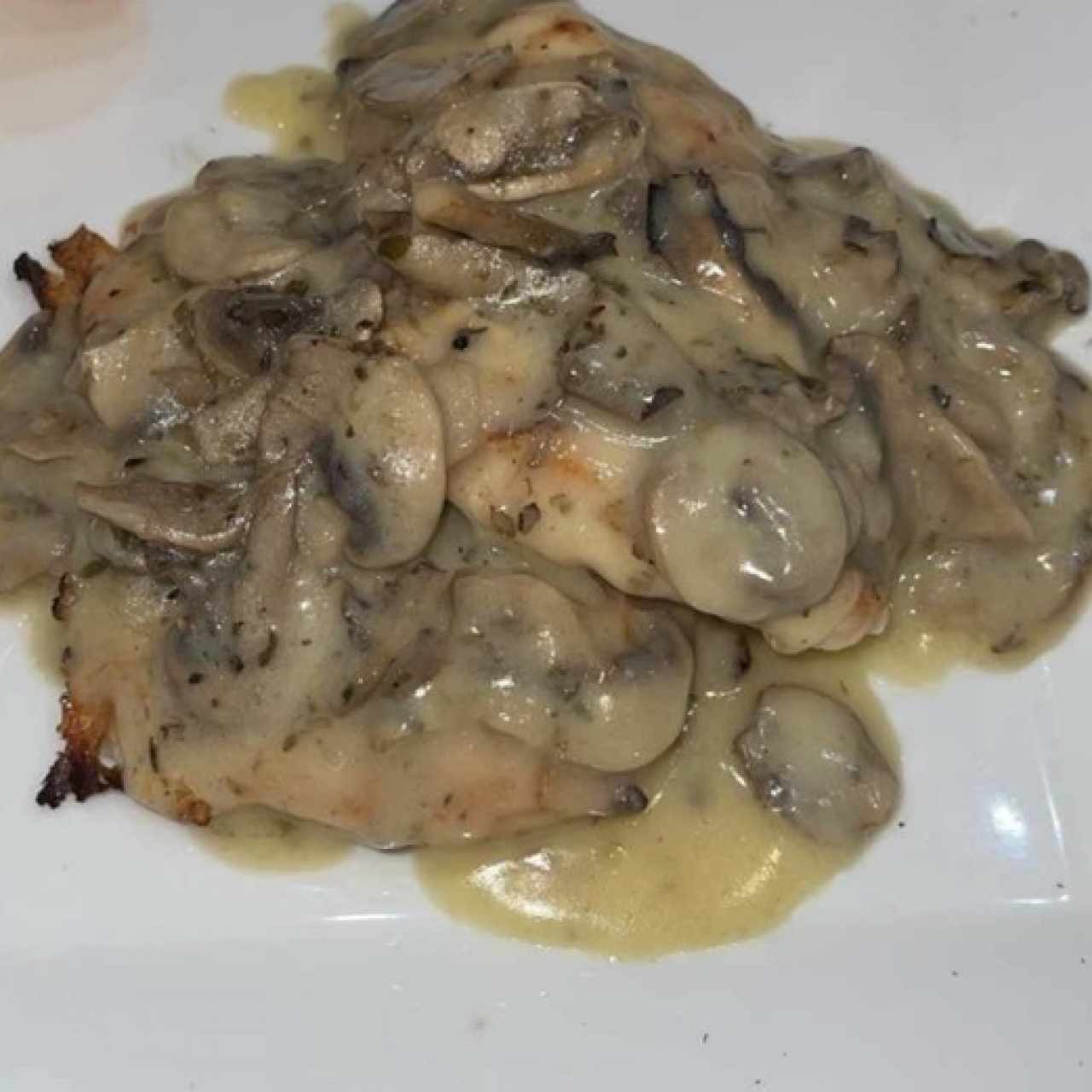 Pollo con champiñones