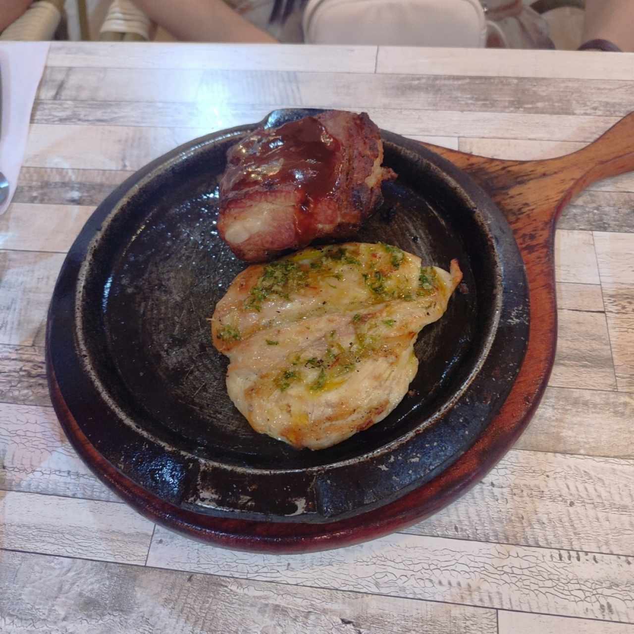 Costilla y pollo