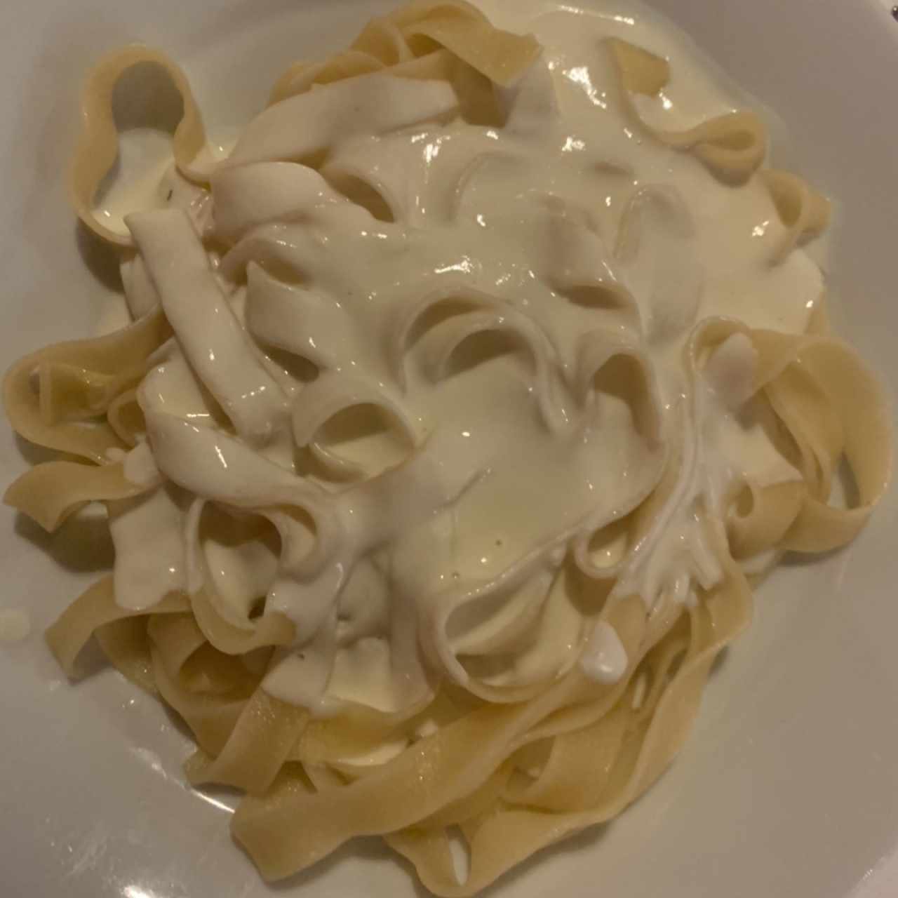 Fetuccini alfredo sin jamon