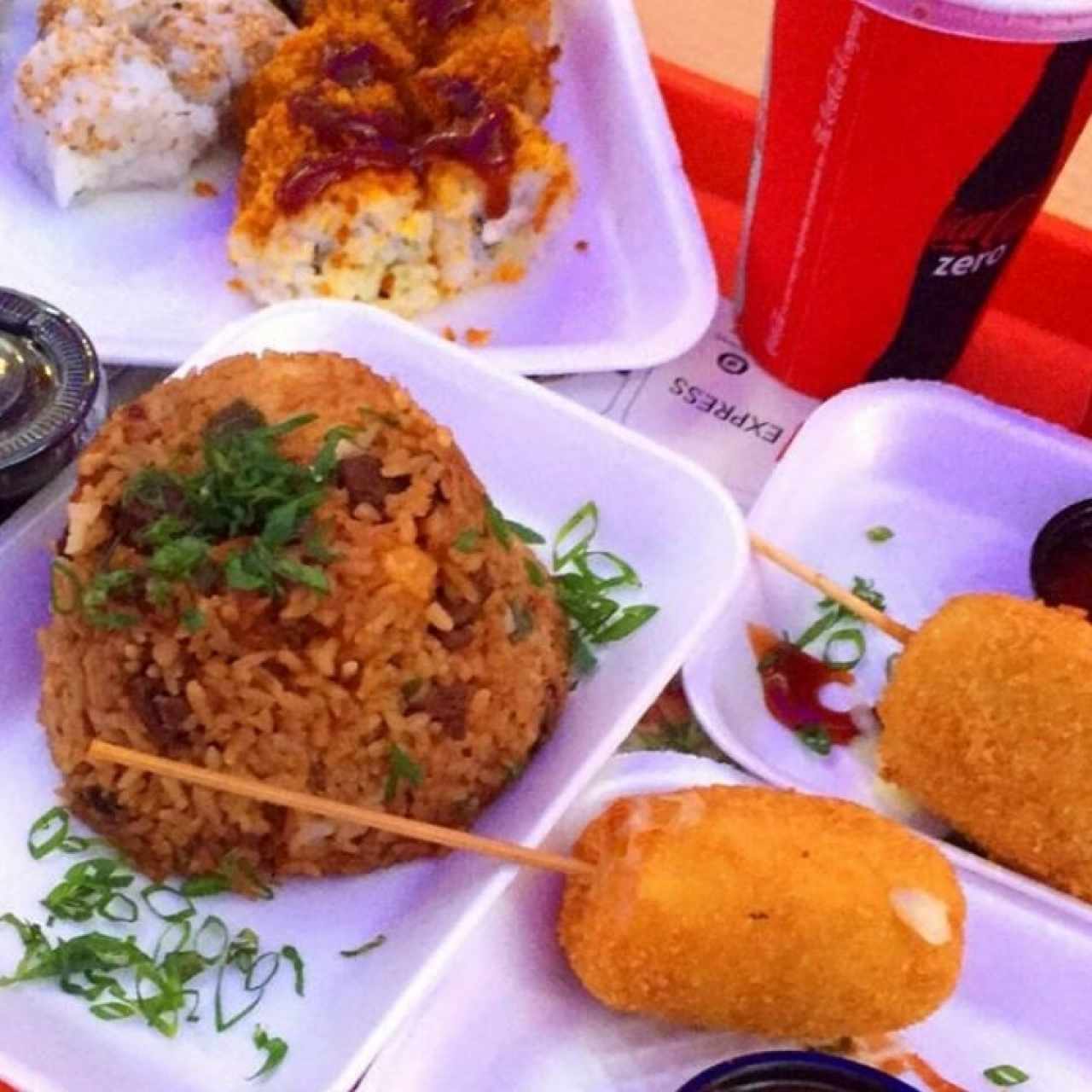 sushi y arroz frito ,croquetas