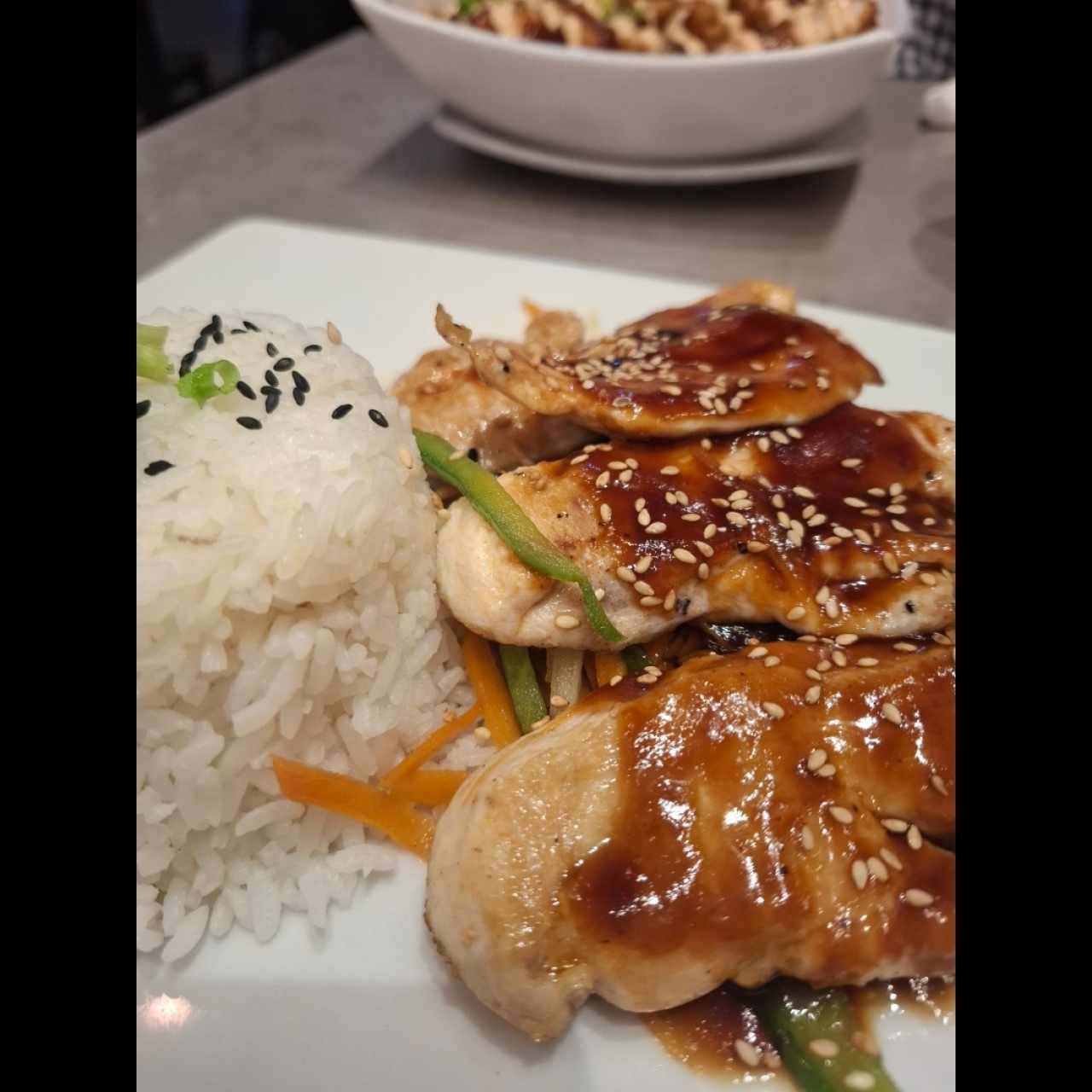 Chicken teriyaki con arroz Gohan