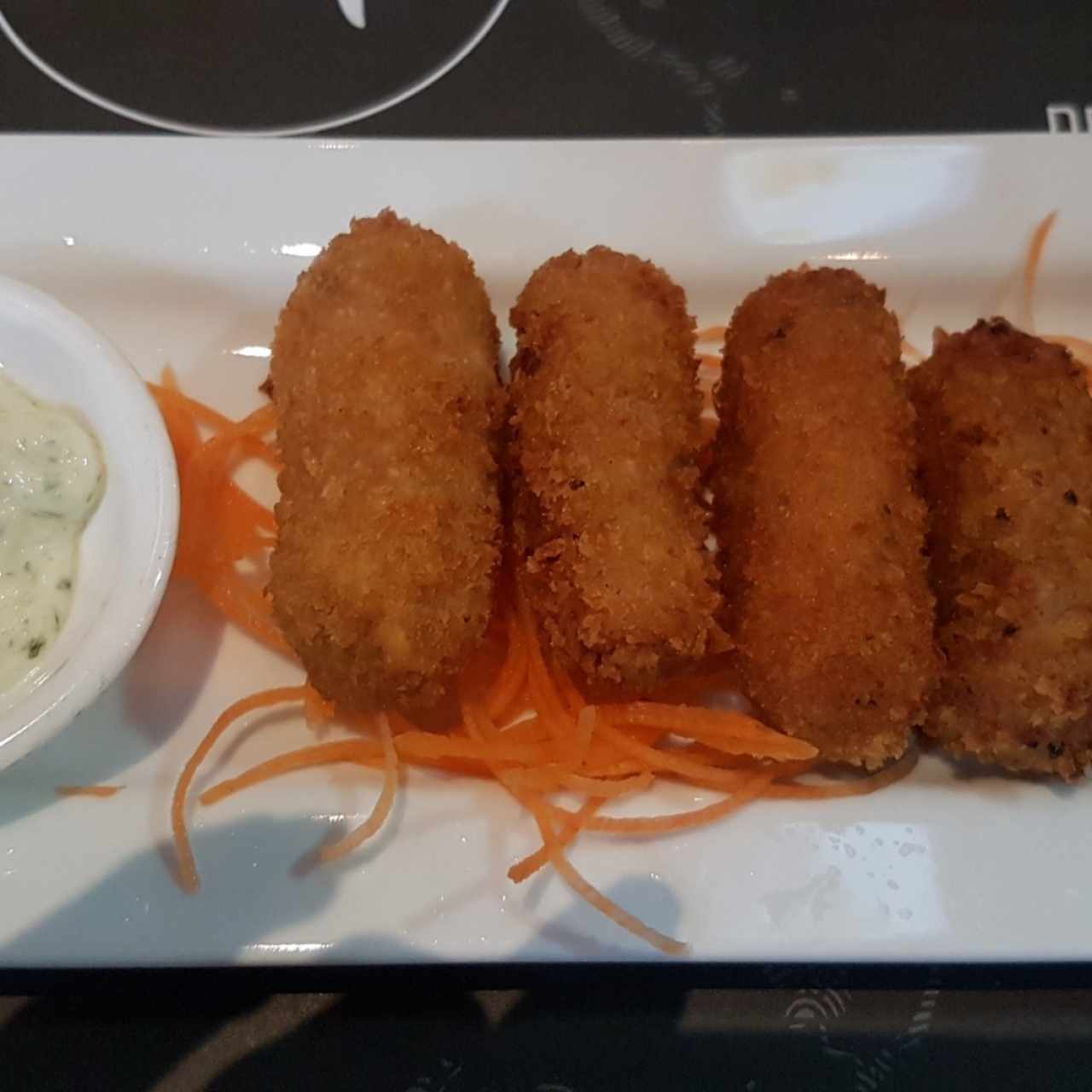 Entradas Calientes - Croqueta de Salmón