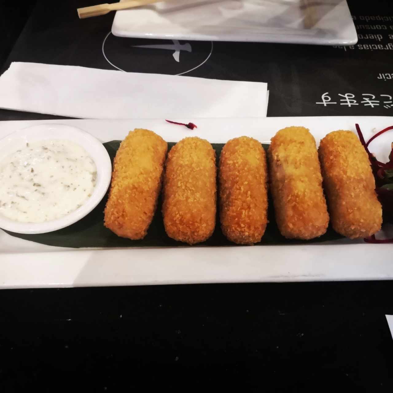 Entradas Calientes - Croqueta de Salmón