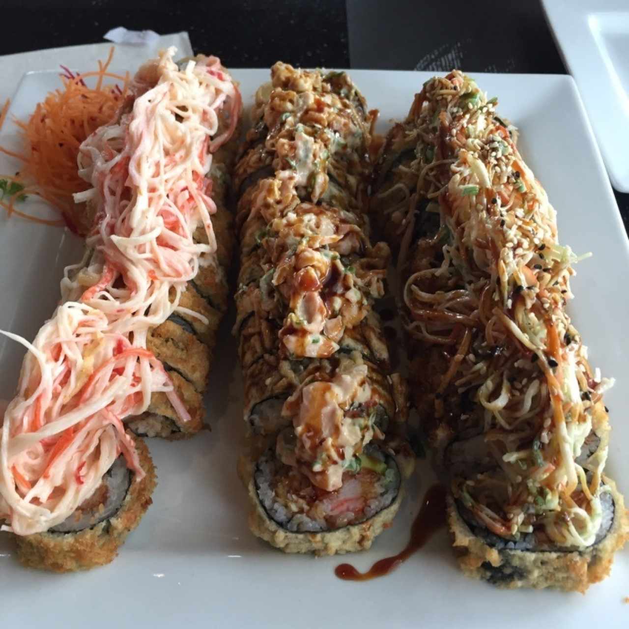 Volcano roll, Aponwao roll y Tribu roll. 