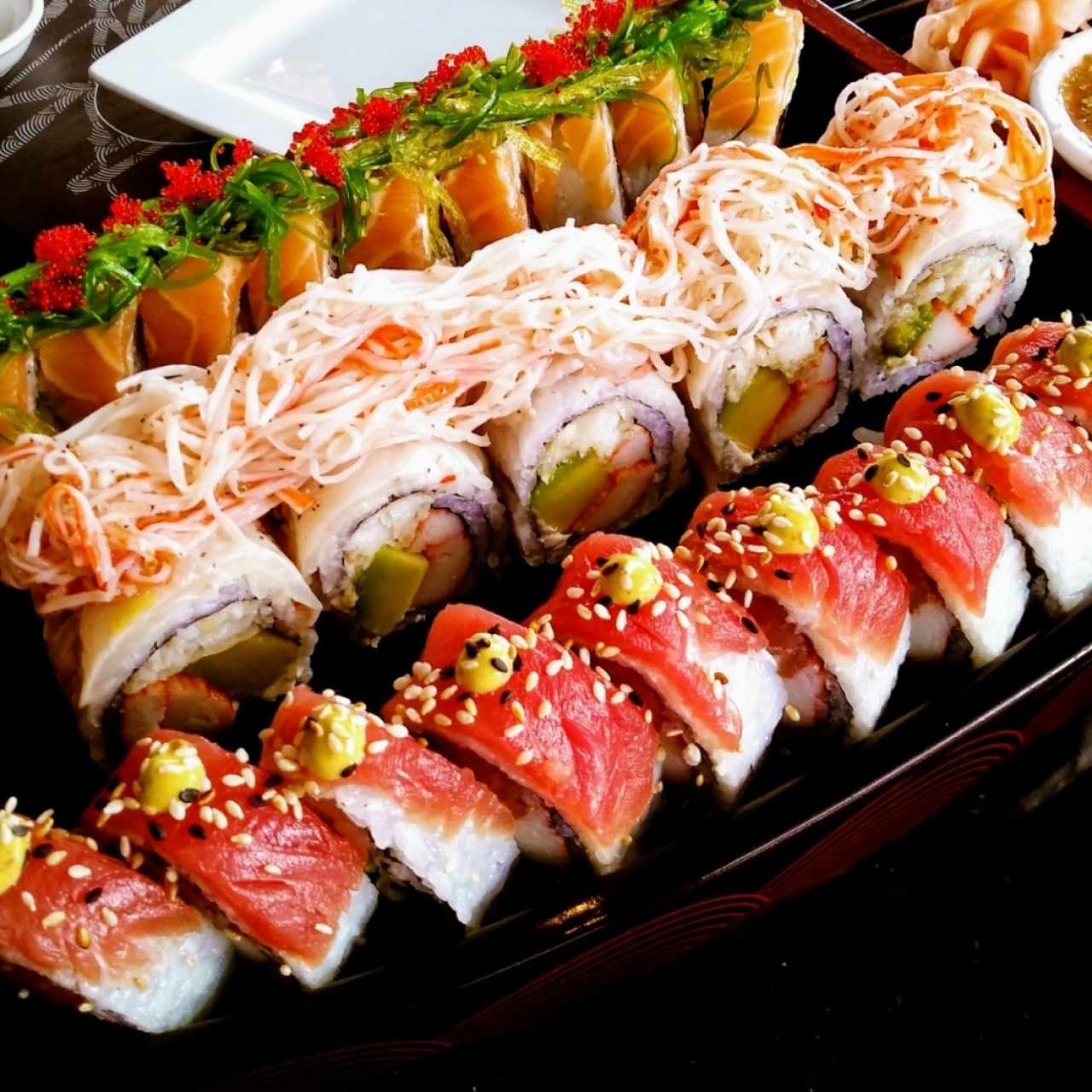 Rollos Especiales - Maguro especial + Ceviche + Philadelphia Especial