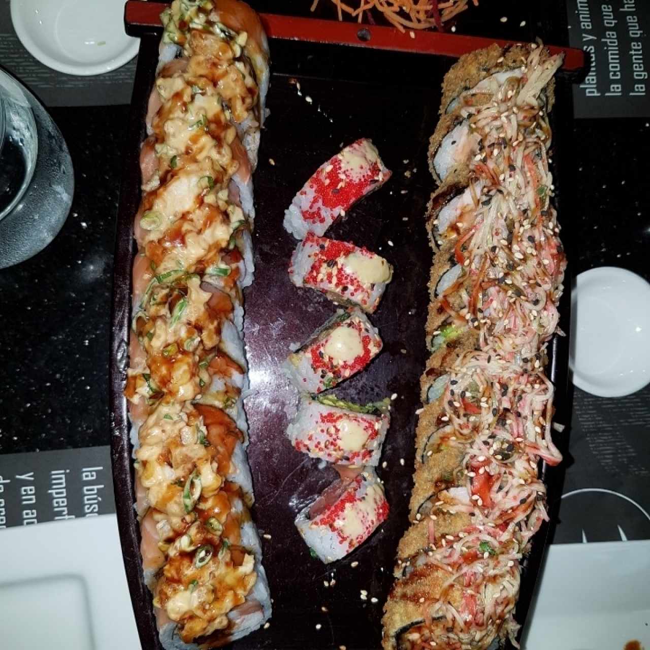 Rolls Tsugoi, Spicy Maguro y Tribu