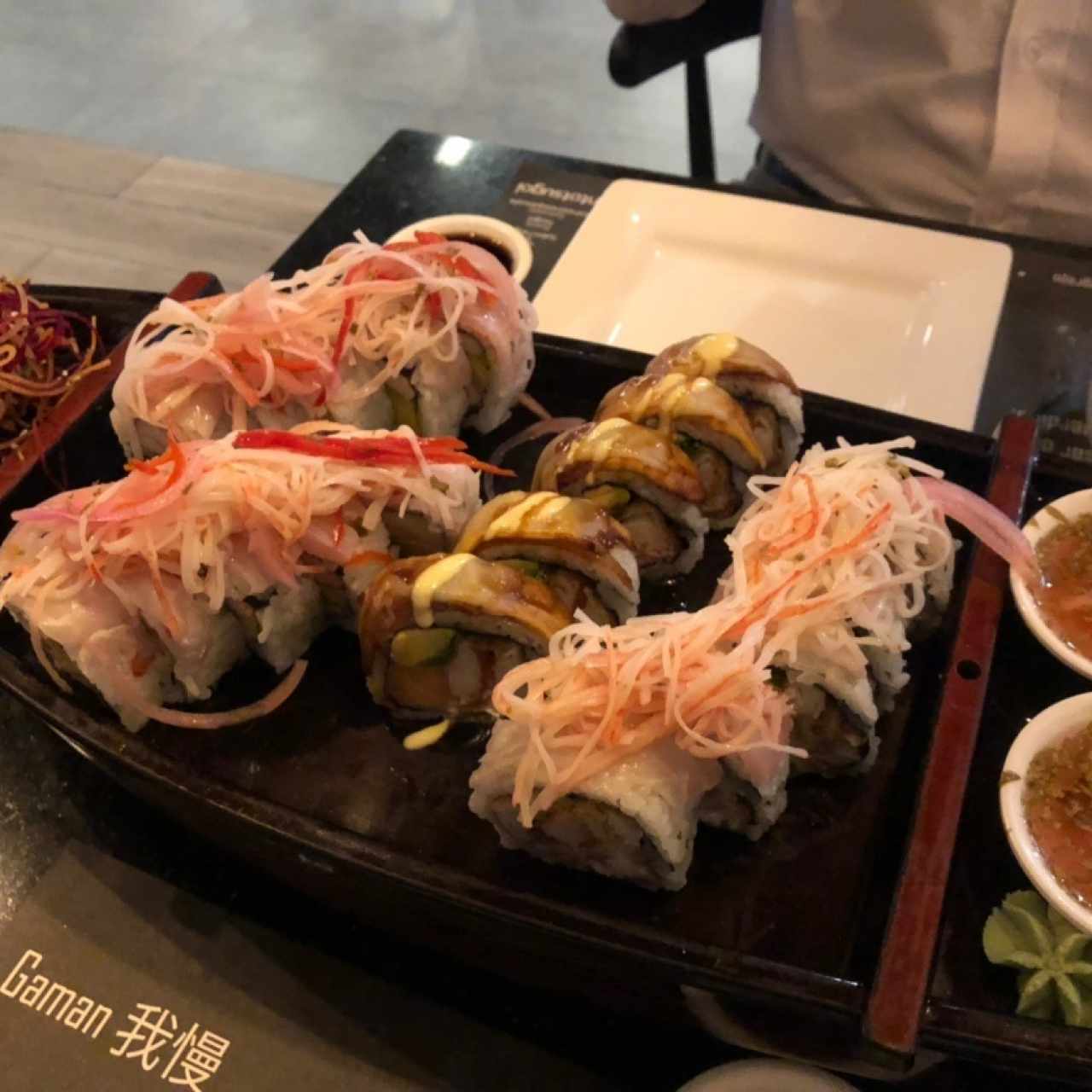 Rollos Especiales - Ceviche roll & Tropical Roll