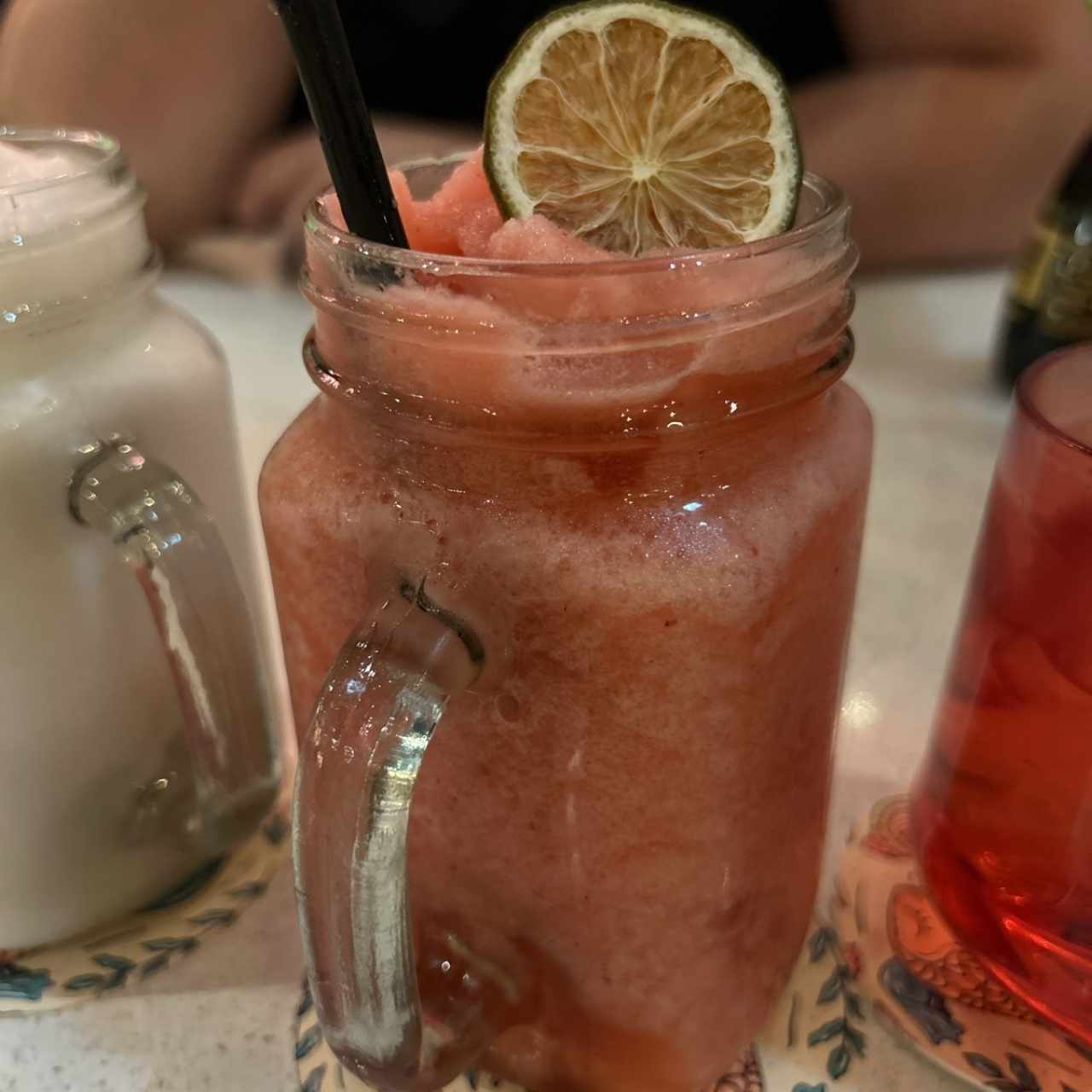 Limonada de frutos rojos 