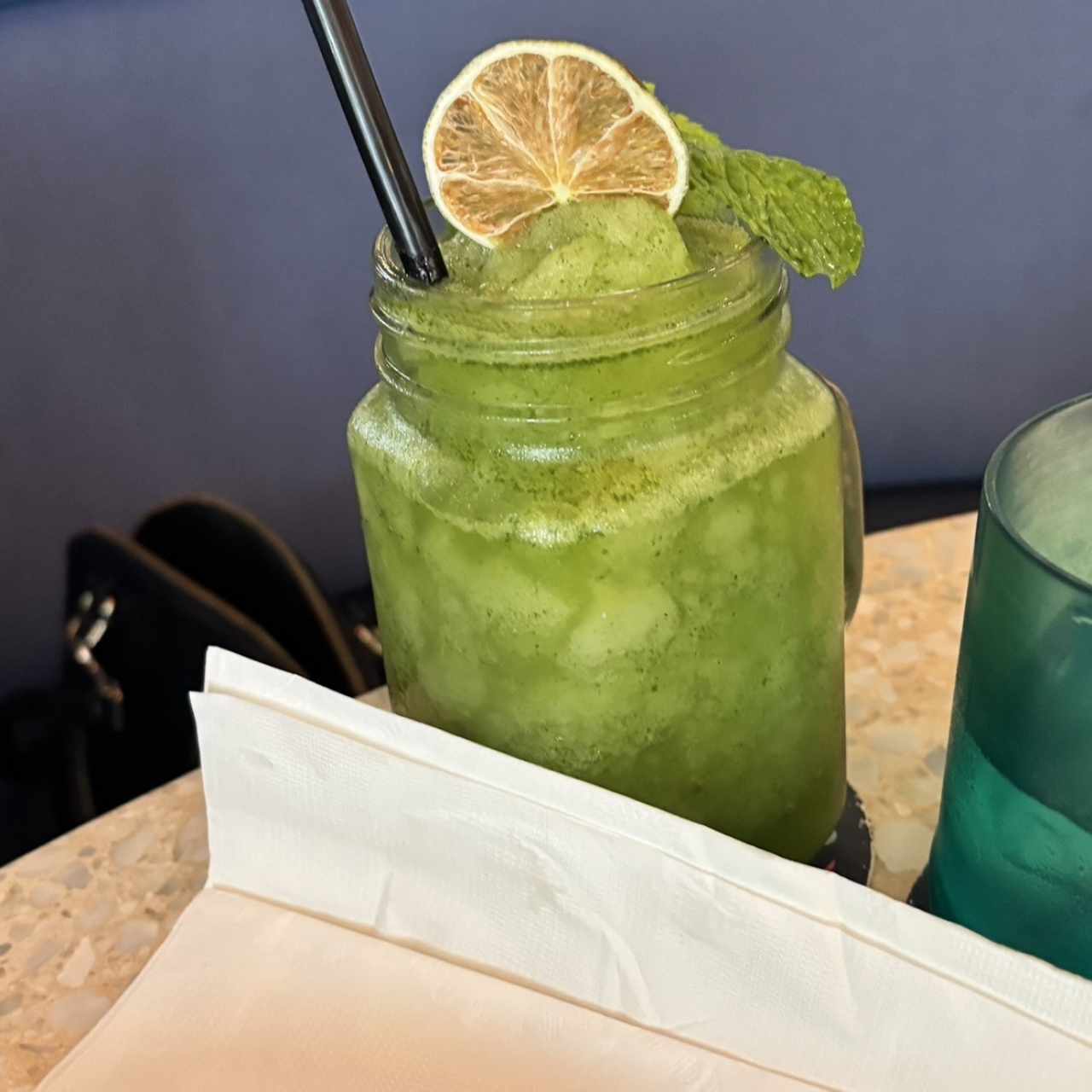 Limonada con hierba buena