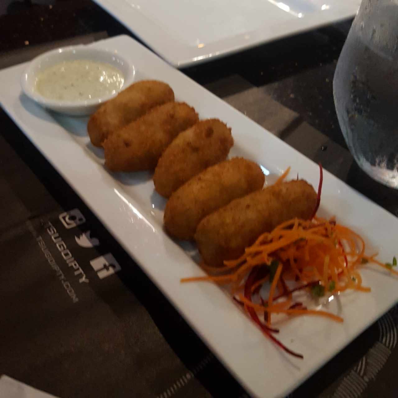 Entradas Calientes - Croqueta de Salmón
