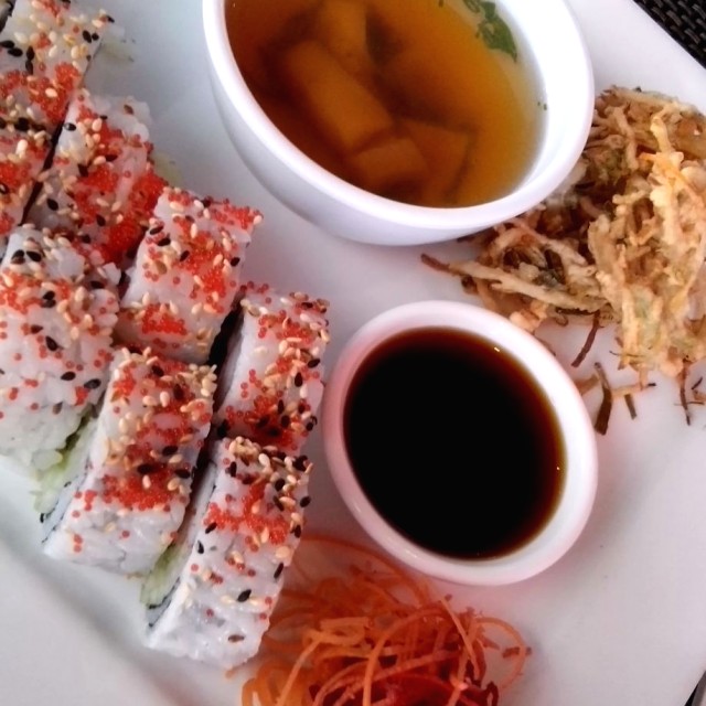 Menu ejecutivo Tsugo California Roll