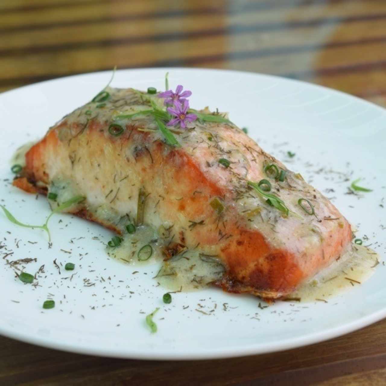 SALMON EN CREMA DE ENELDO
