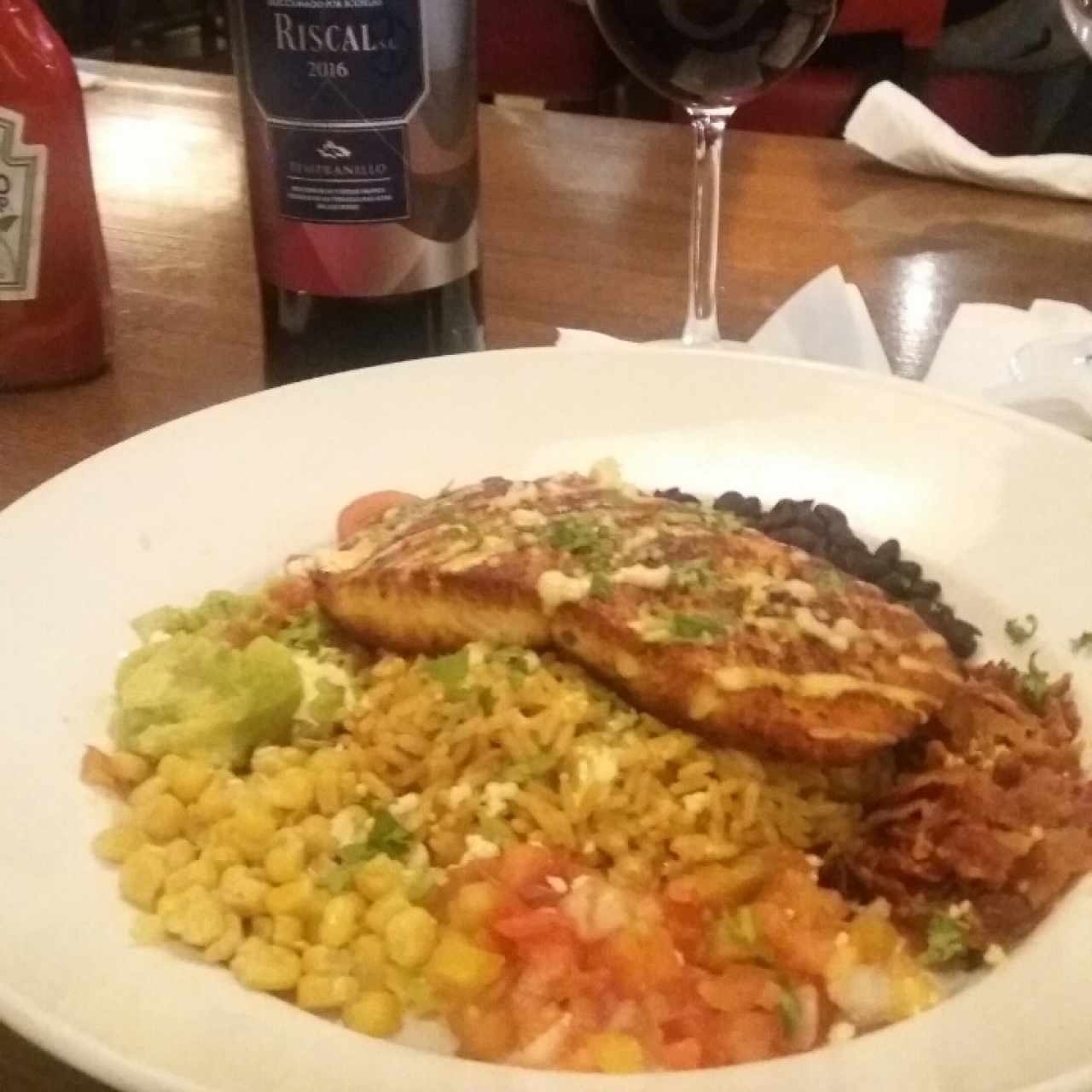 Grilled Salmon Mexi Bowl. Marqués de Riscal