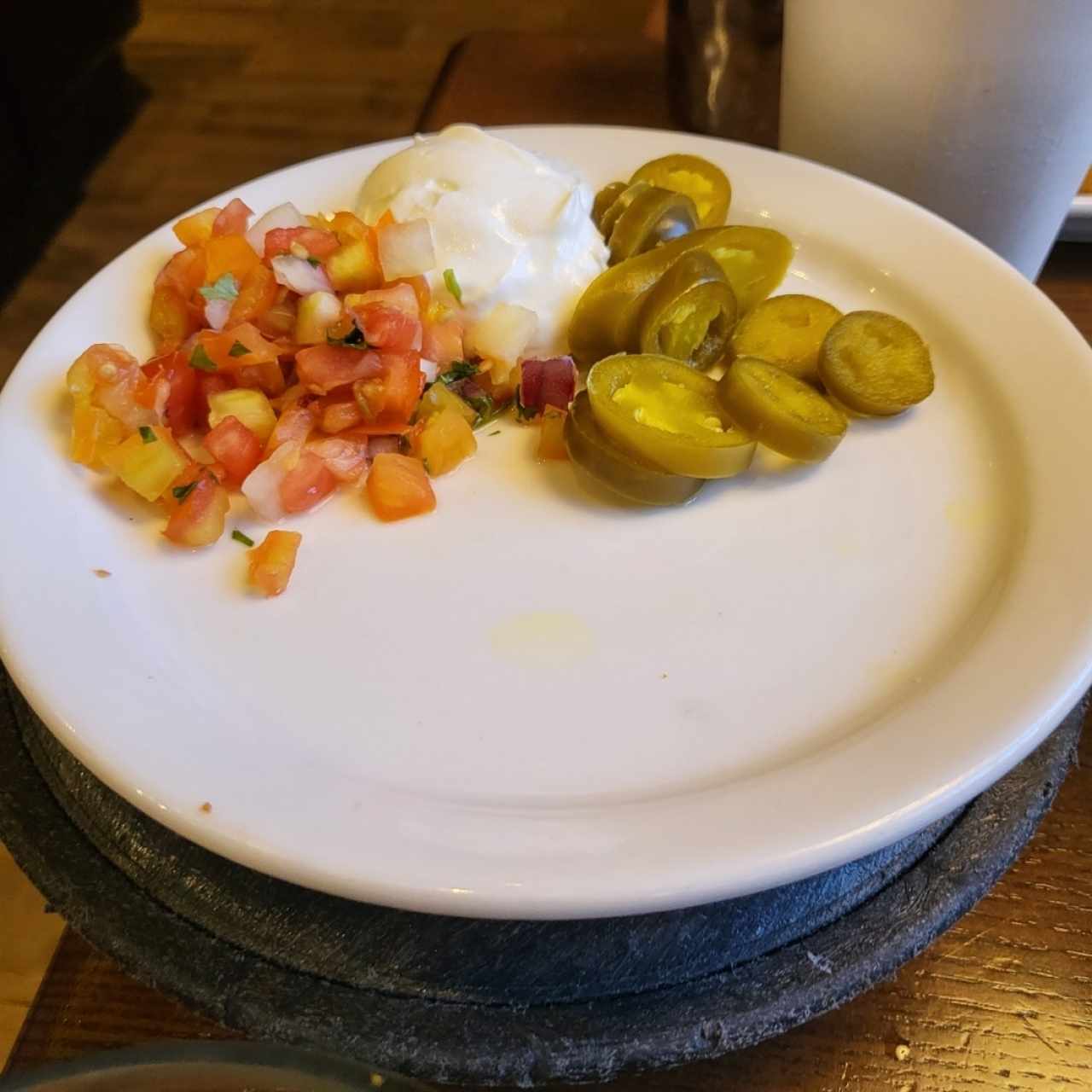 pico de gallo y sour cream y jalapeño para tortillas
