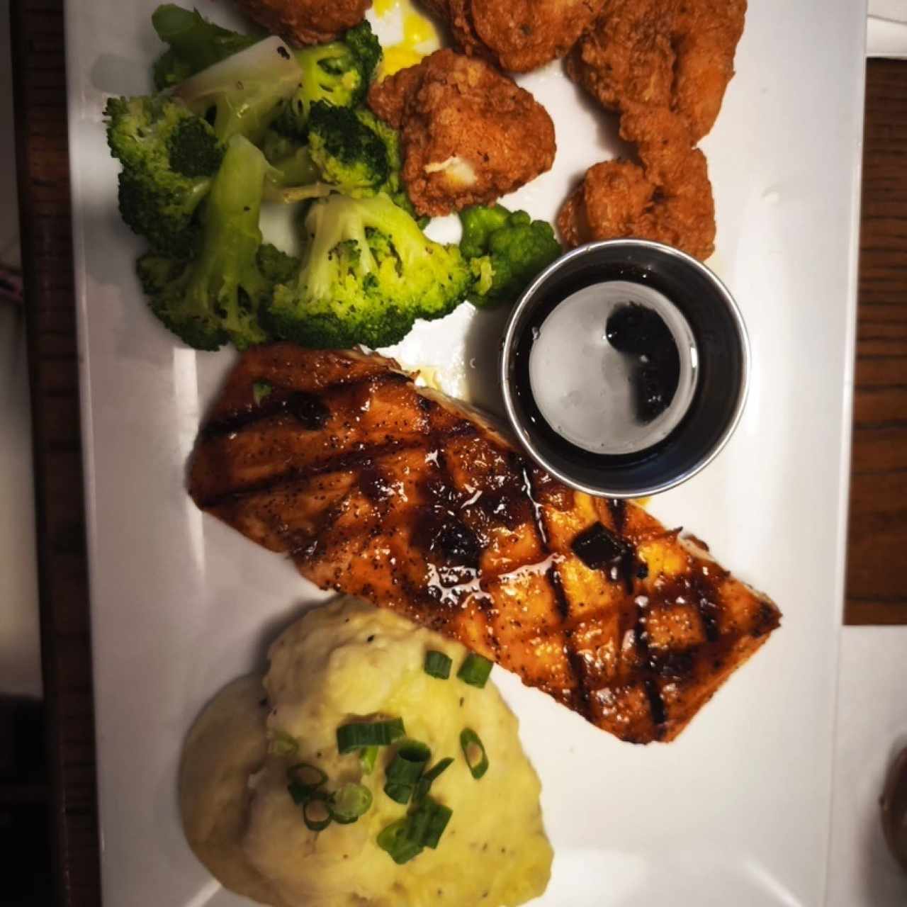 FRIDAYS SIGNATURE WHISKEY-GLAZED SALMON