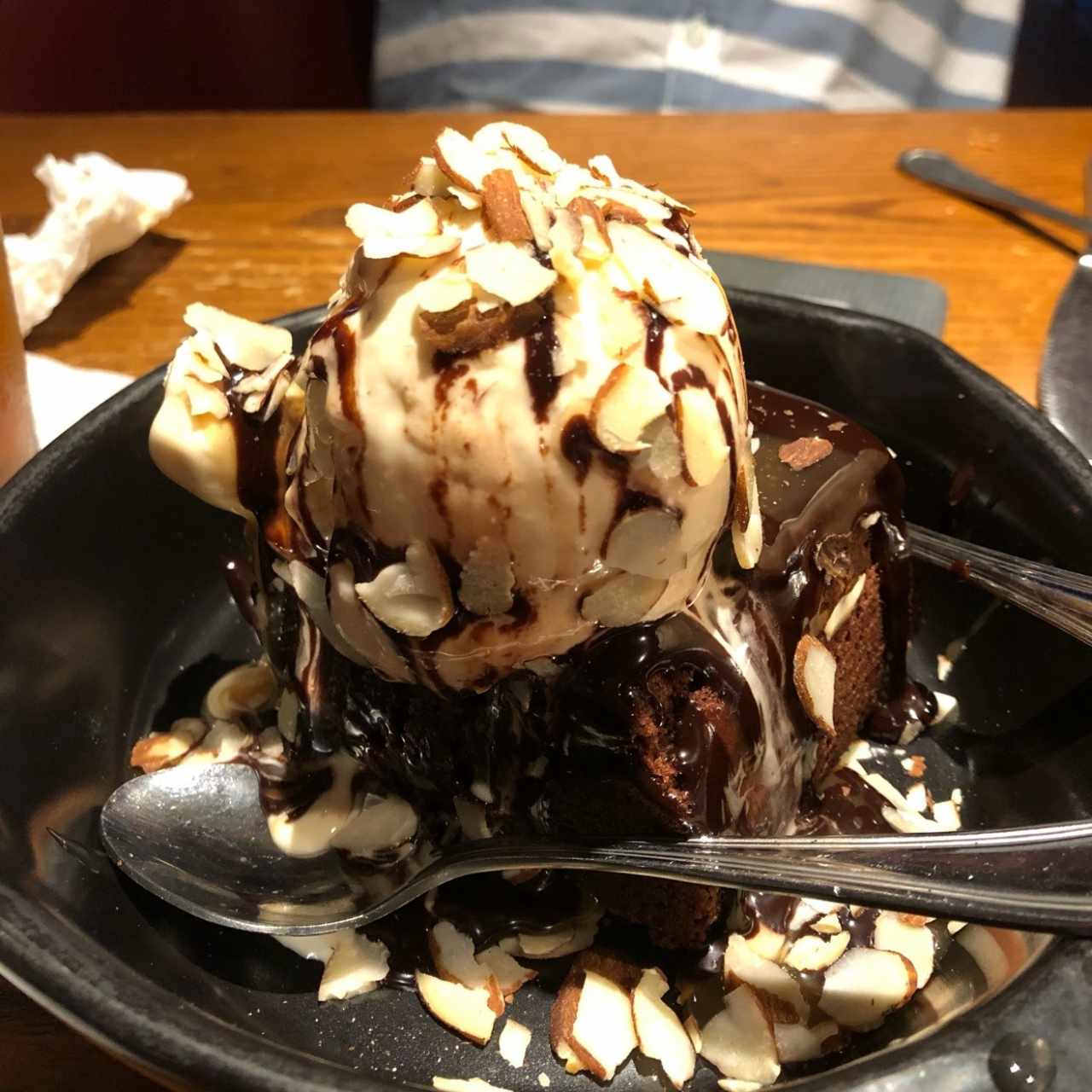 brownie con helado