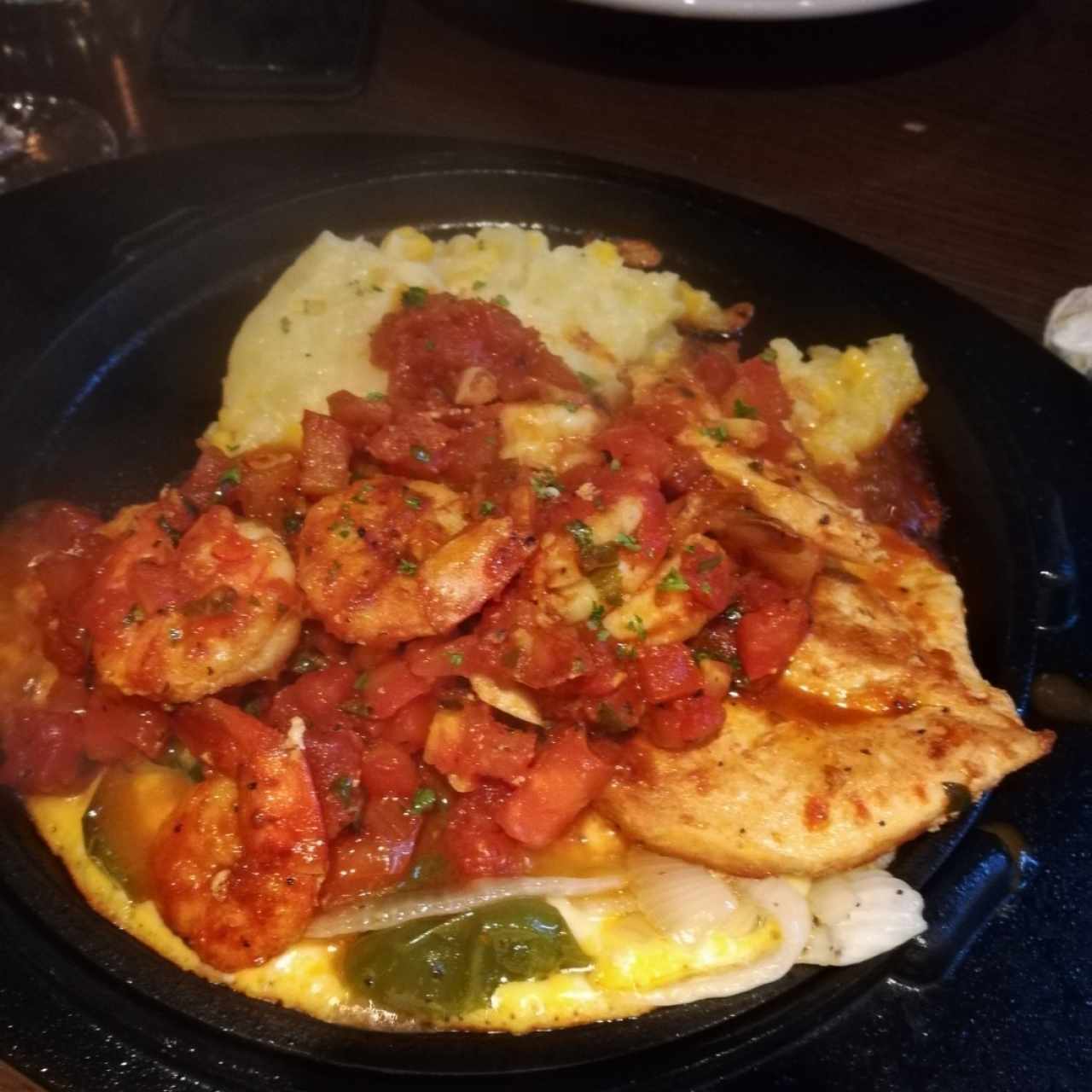 pollo y camarones con Puré de papas