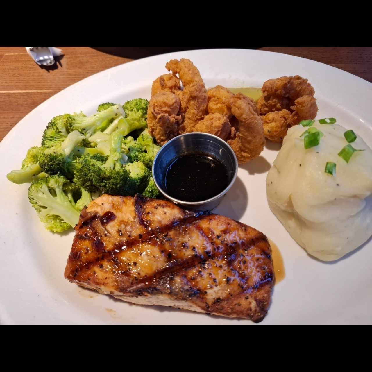 FRIDAYS SIGNATURE WHISKEY-GLAZED SALMON