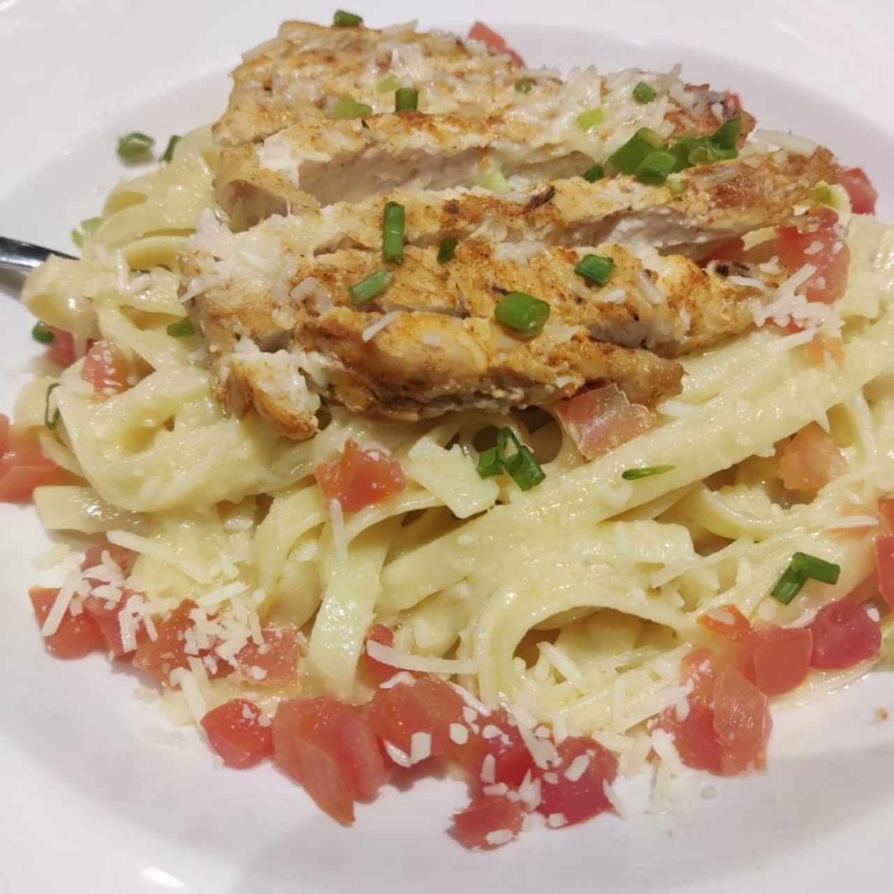 FETTUCCINE ALFREDO WITH CHICKEN