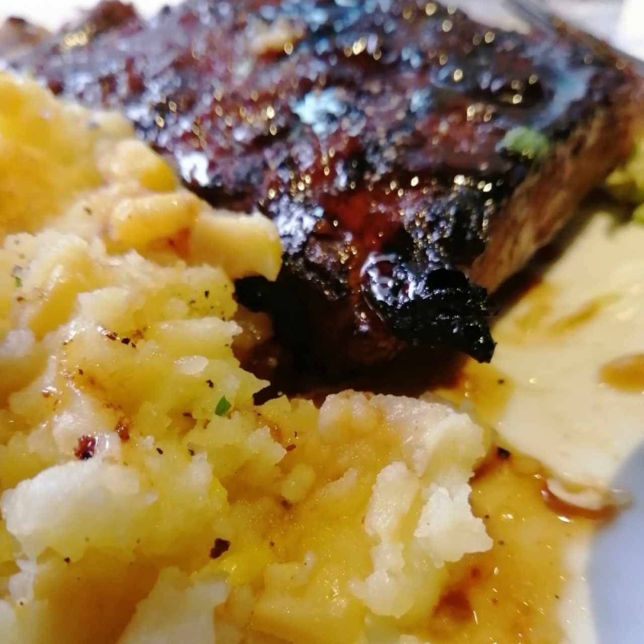 Costillas y puré