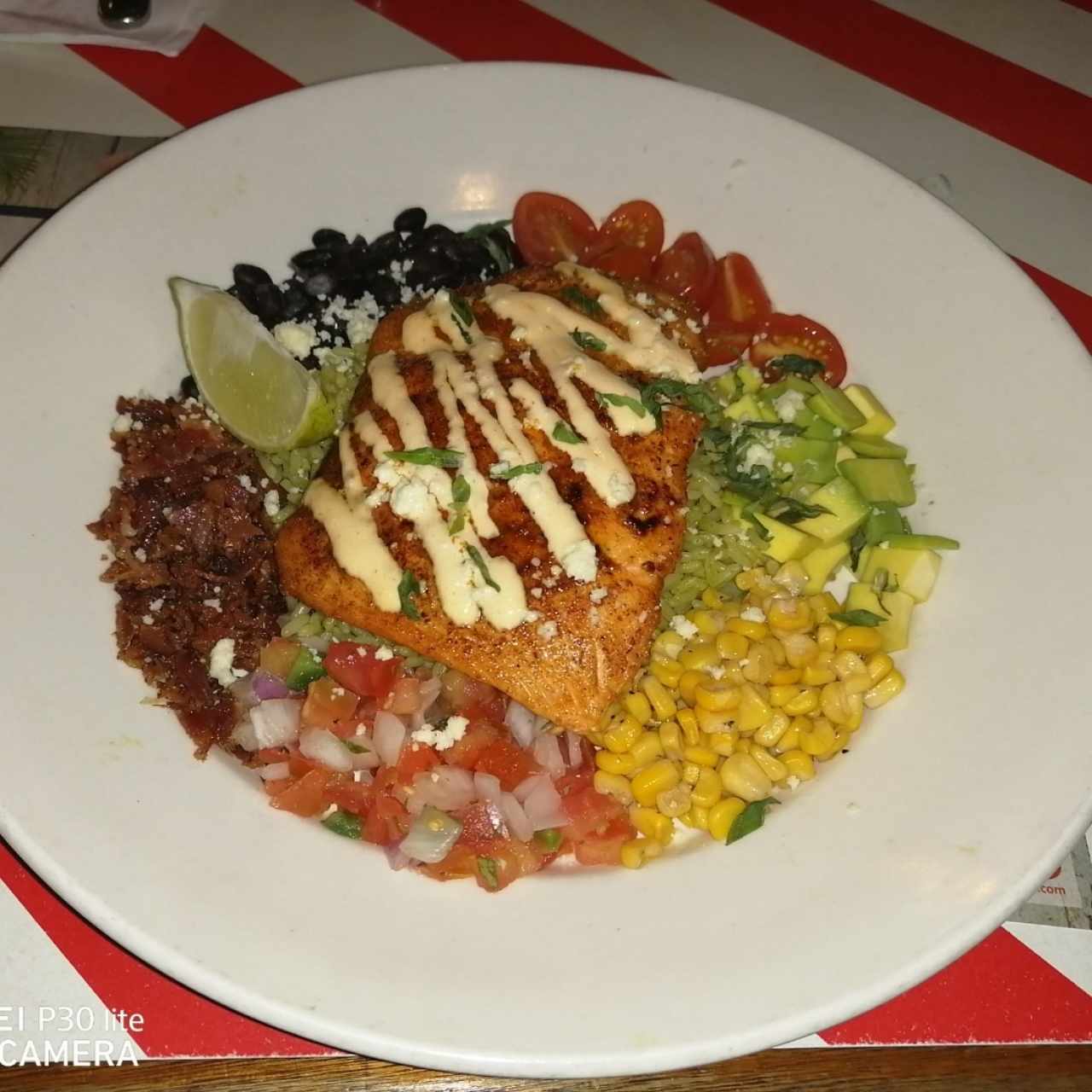 Fresh Salmón Bowl