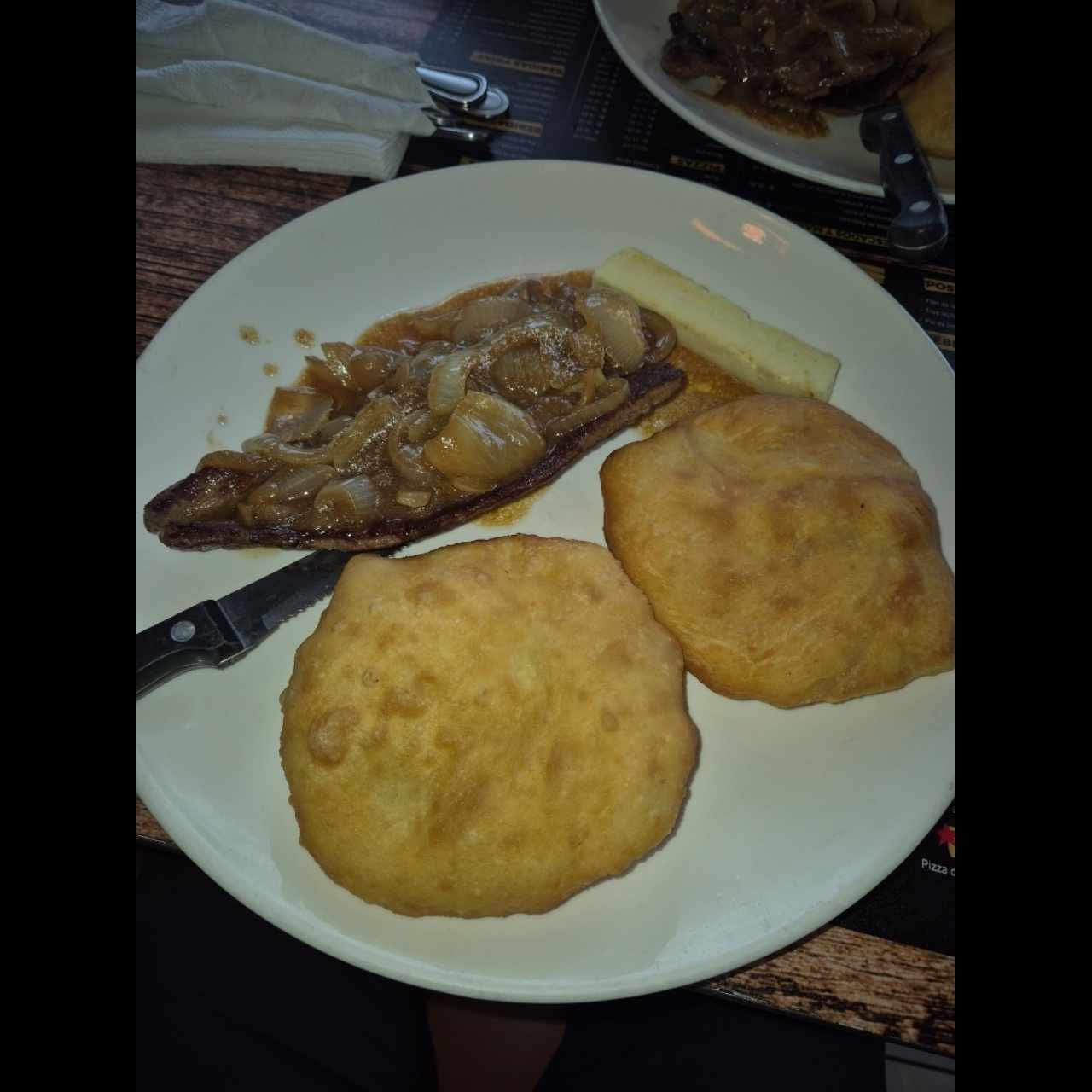 Desayunos - BISTEC ENCEBOLLADO
