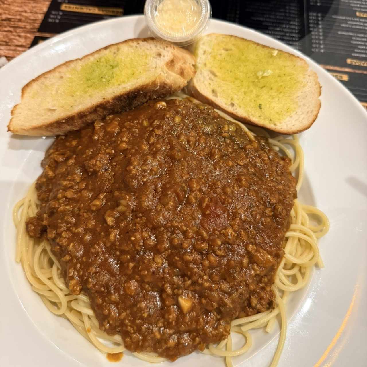 Espaguettis con Pollo, Lomo, Boloñesa, Albóndigas, Alfredo con Jamón o Carbonara