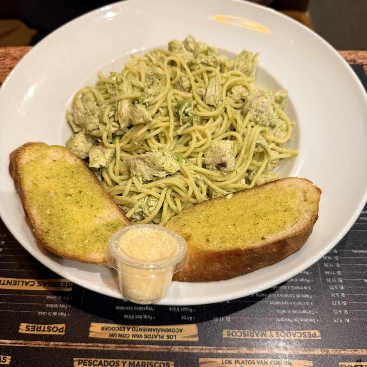 Espaguettis con Pollo, Lomo, Boloñesa, Albóndigas, Alfredo con Jamón o Carbonara