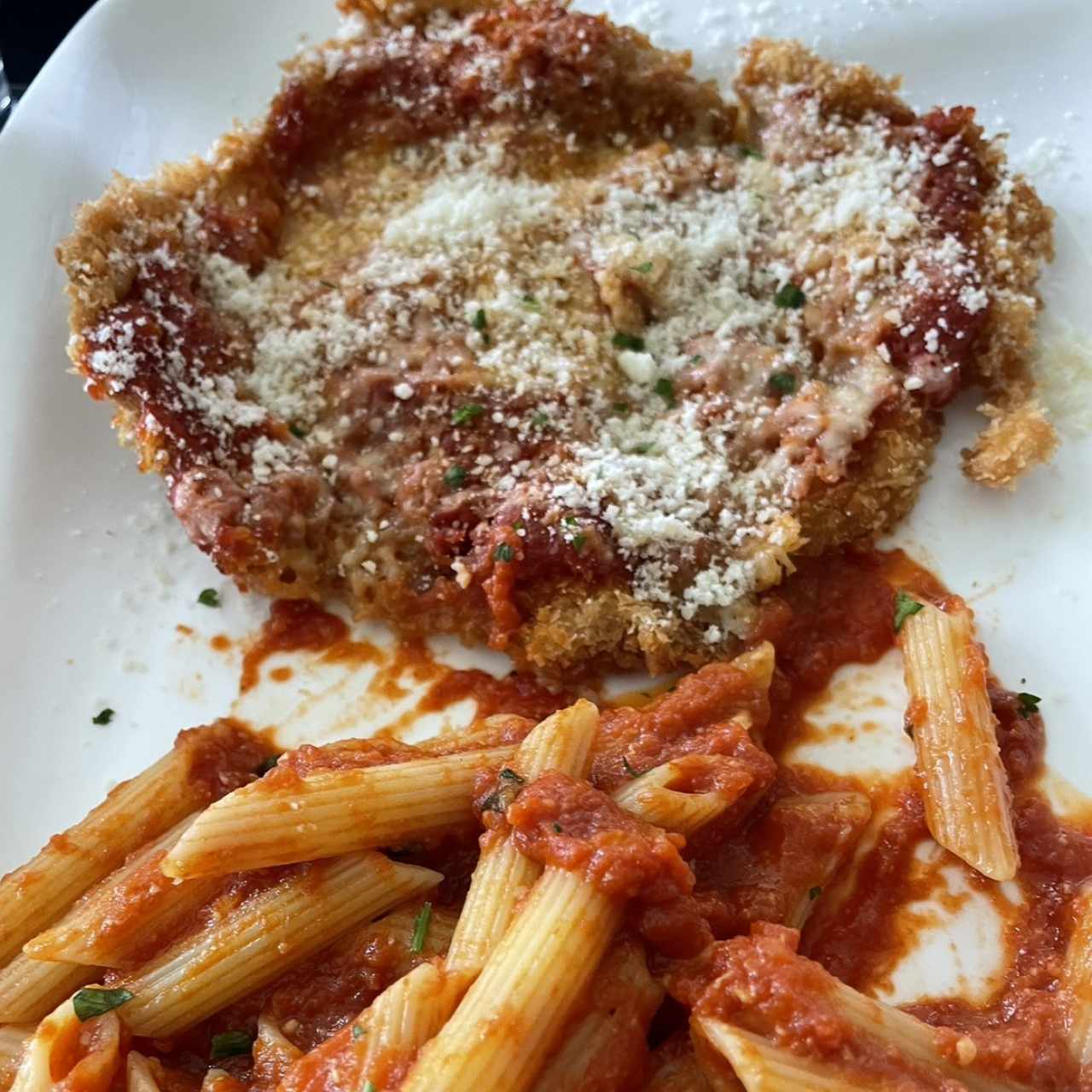 Milanesa de Pollo o Res a la Parmesana