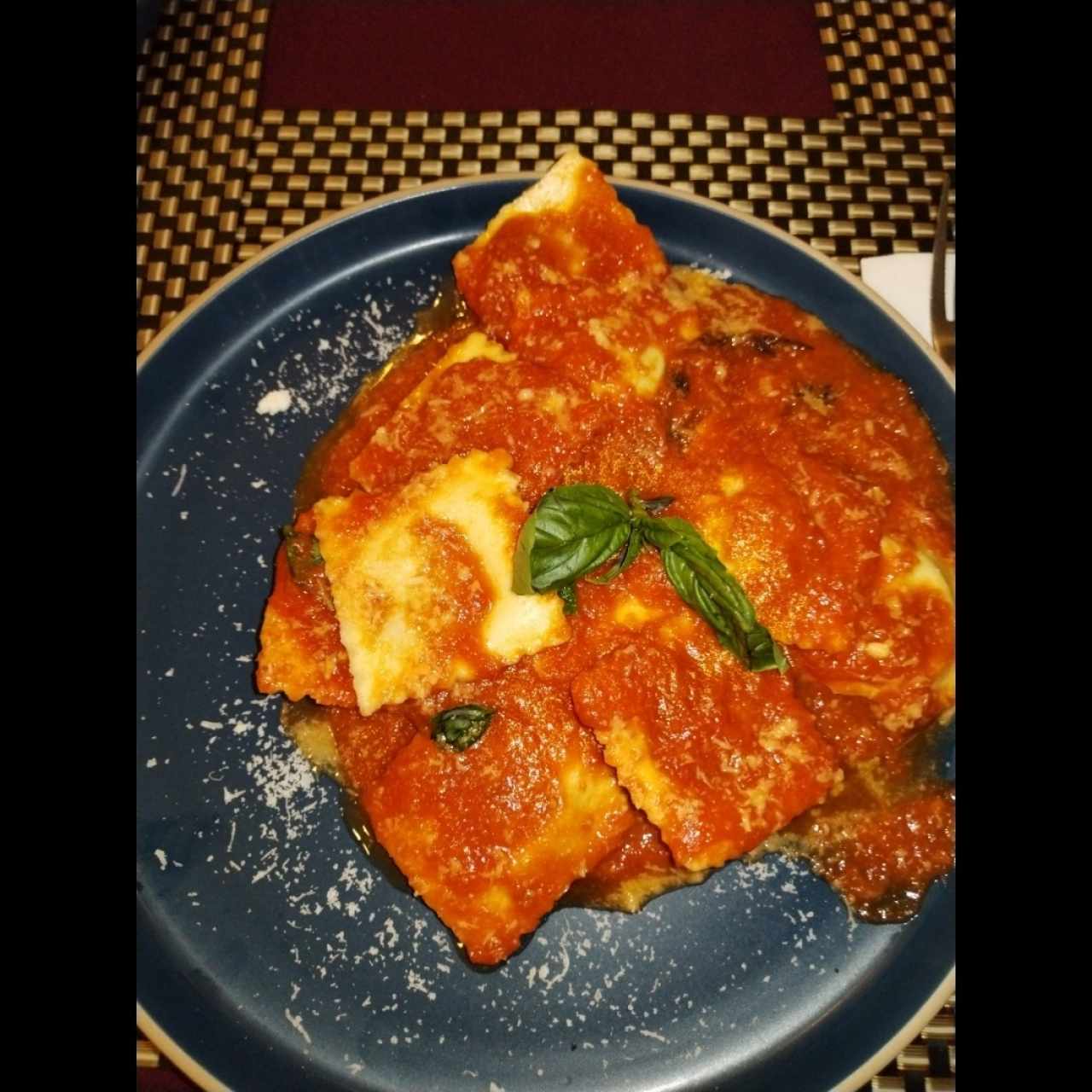 Ravioli de Carne en Salsa roja