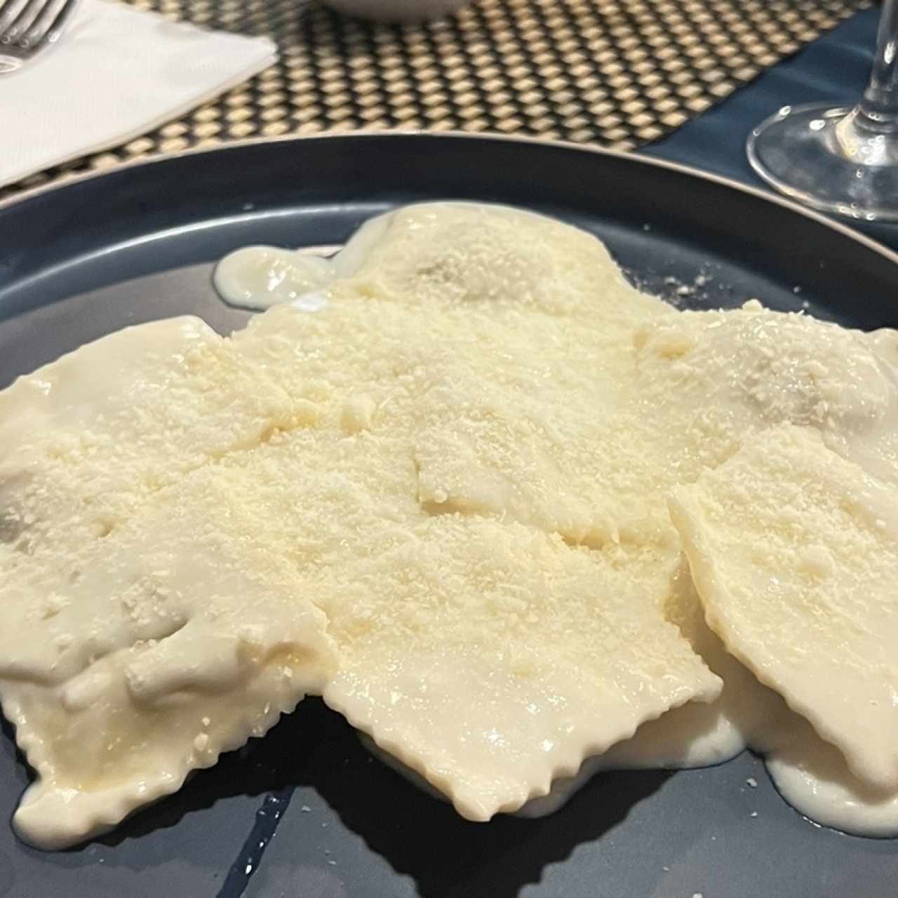 Ravioli de Carne en Salsa blanca