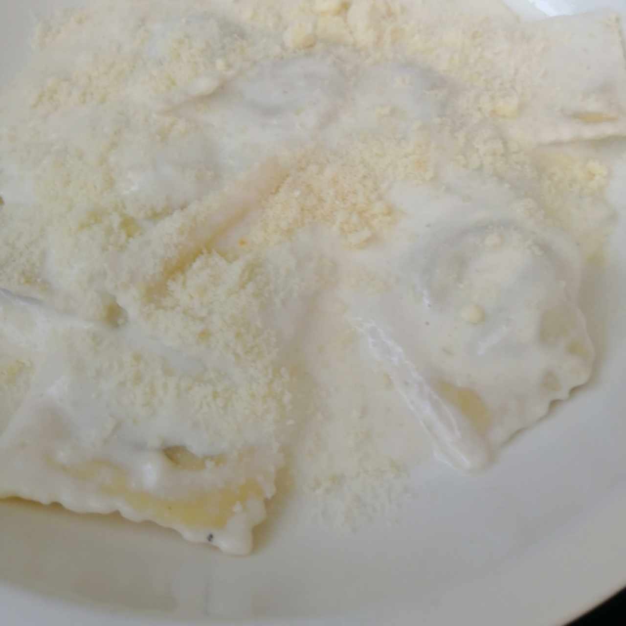 Ravioli de Carne en Salsa Blanca