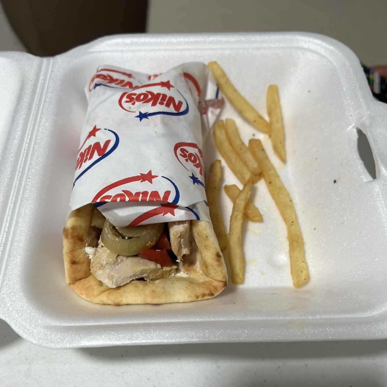 Combo - gyro pollo + acompañamiento + bebida