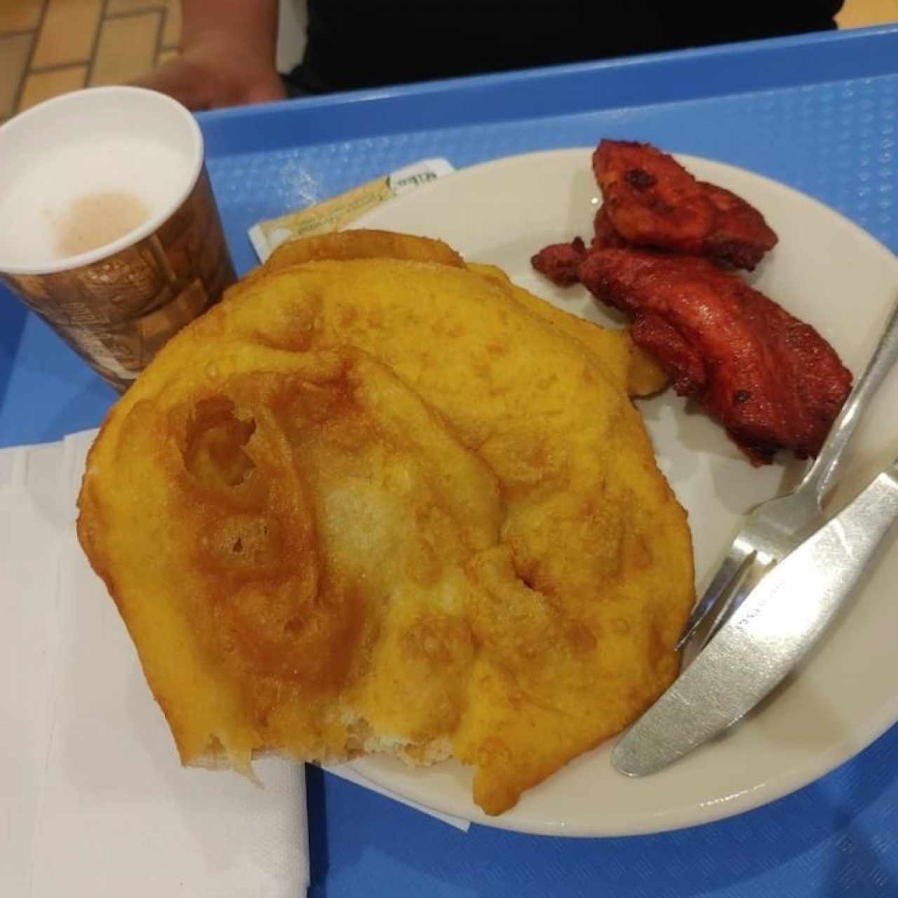 Café con a leche, Hojaldre y Tasajo