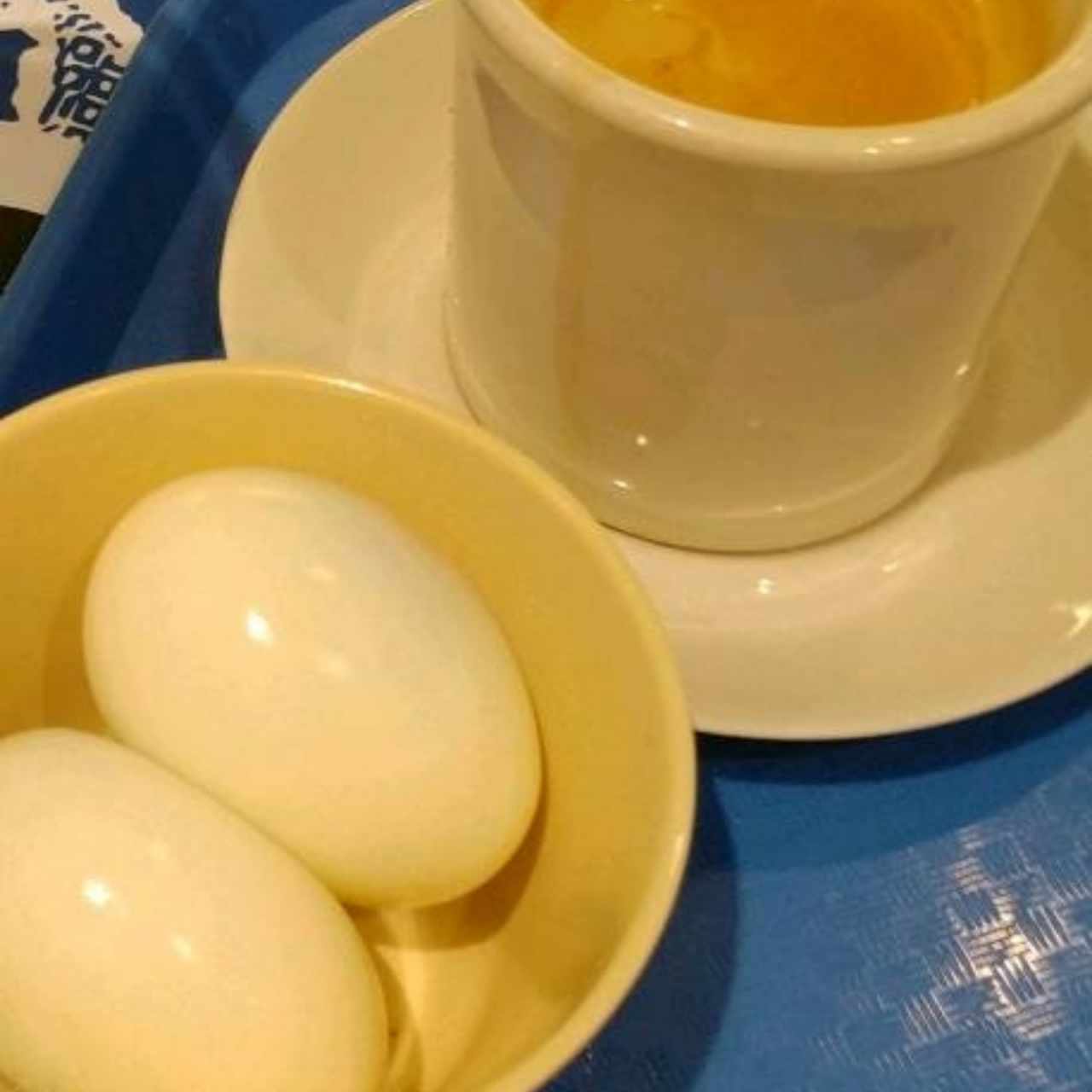 huevo y cafe negro