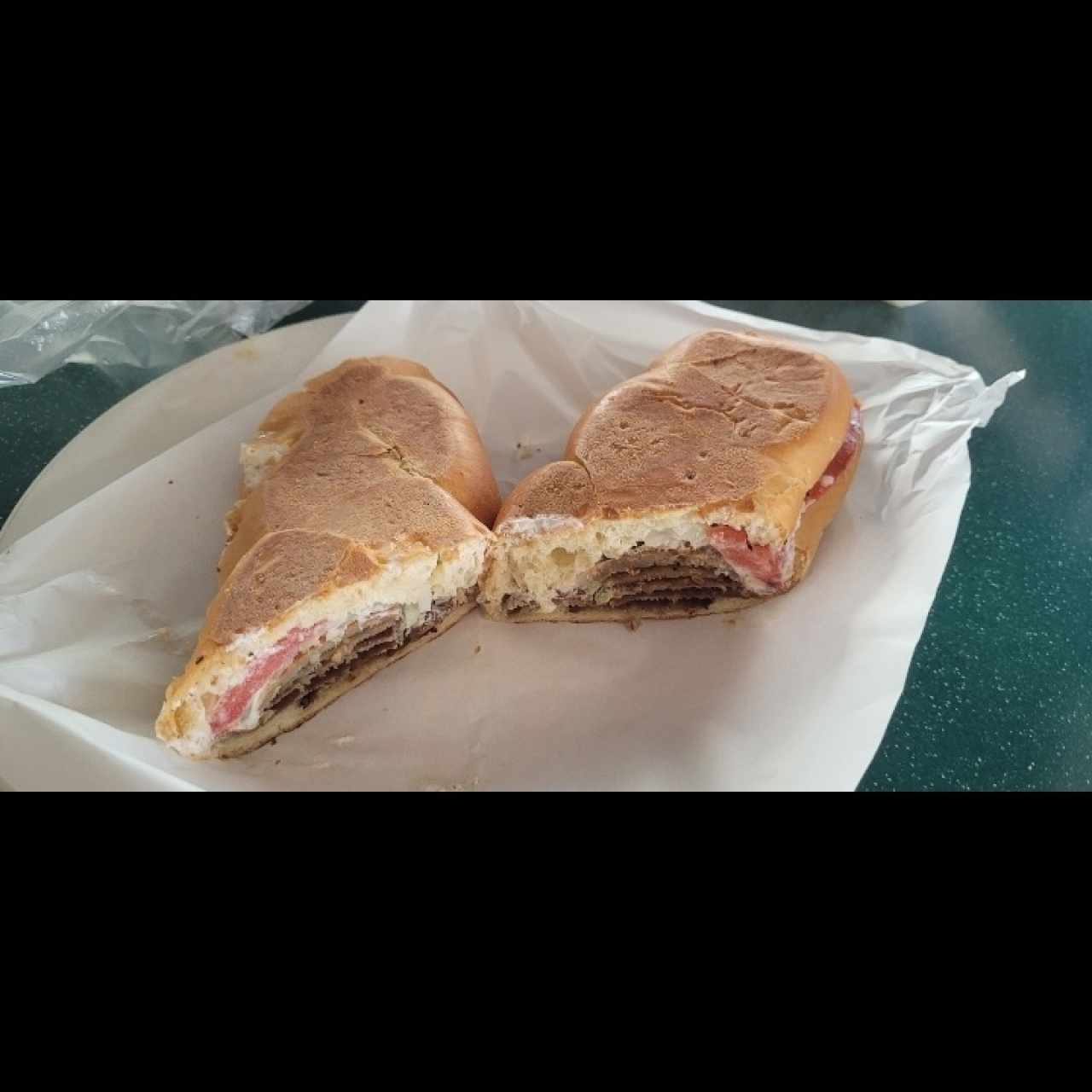 Combo - emparedado de pierna + acompañamiento + bebida 