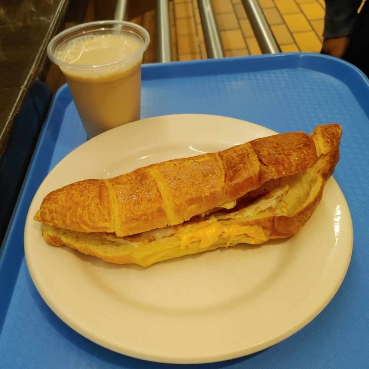 Emparedado huevo y jamon y avena