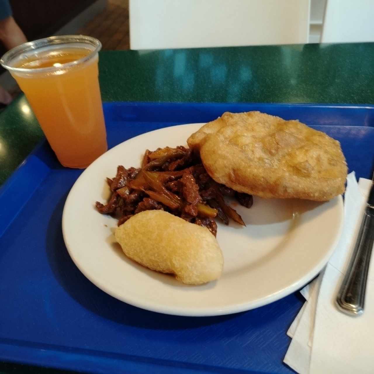 Bistec picado Hojaldre y Carimañolas 