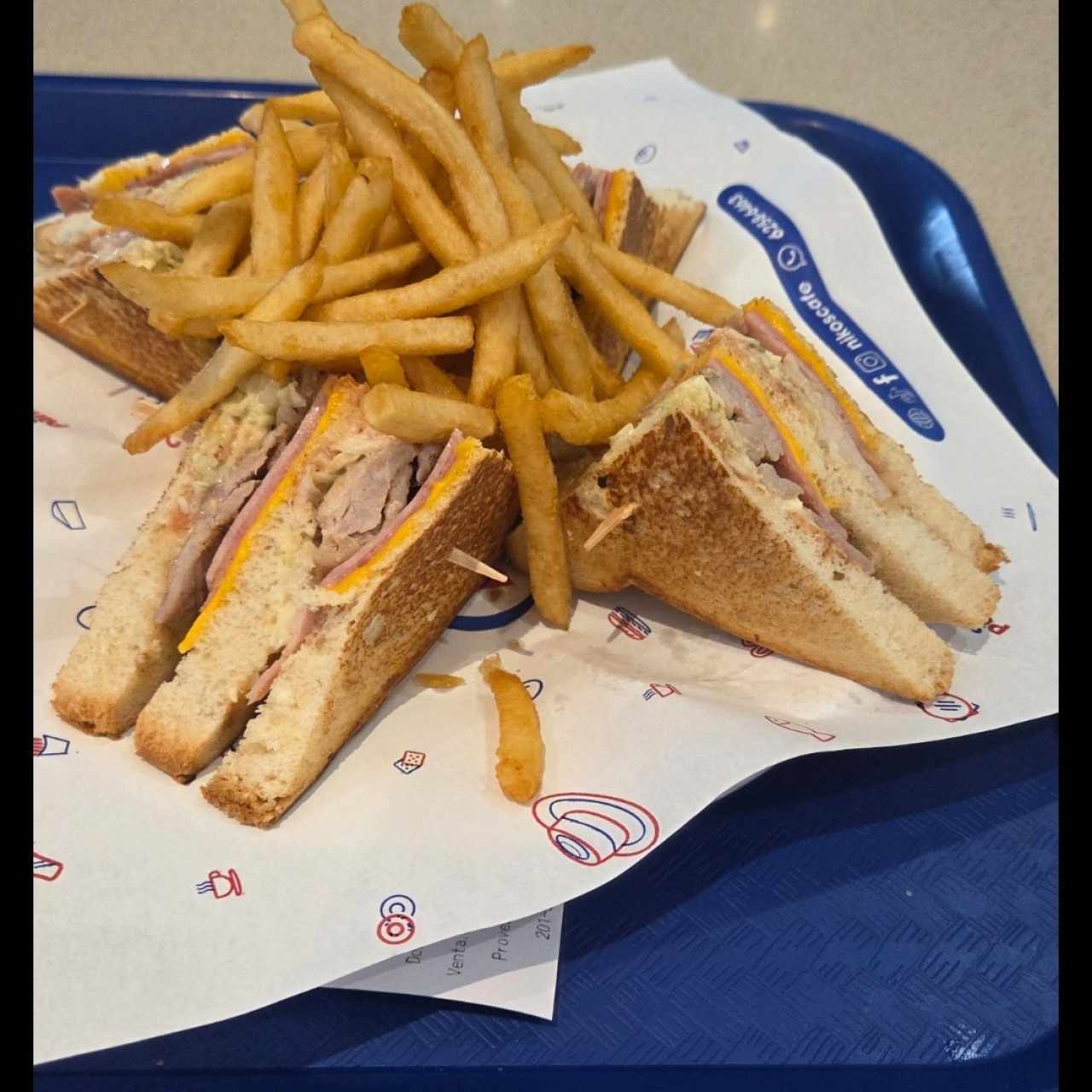 Combo - club sándwich + acompañamiento + bebida