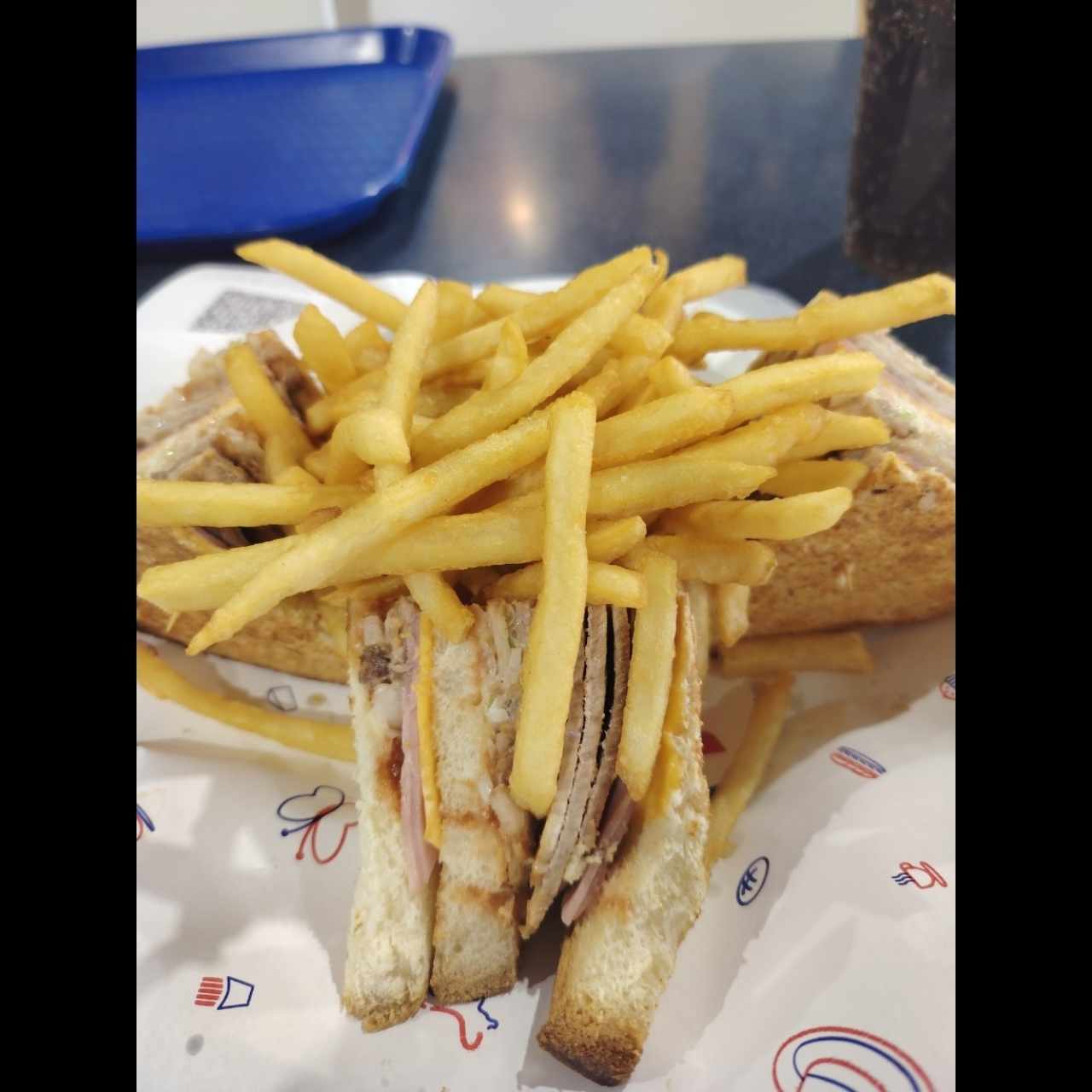 Combo - club sándwich + acompañamiento + bebida