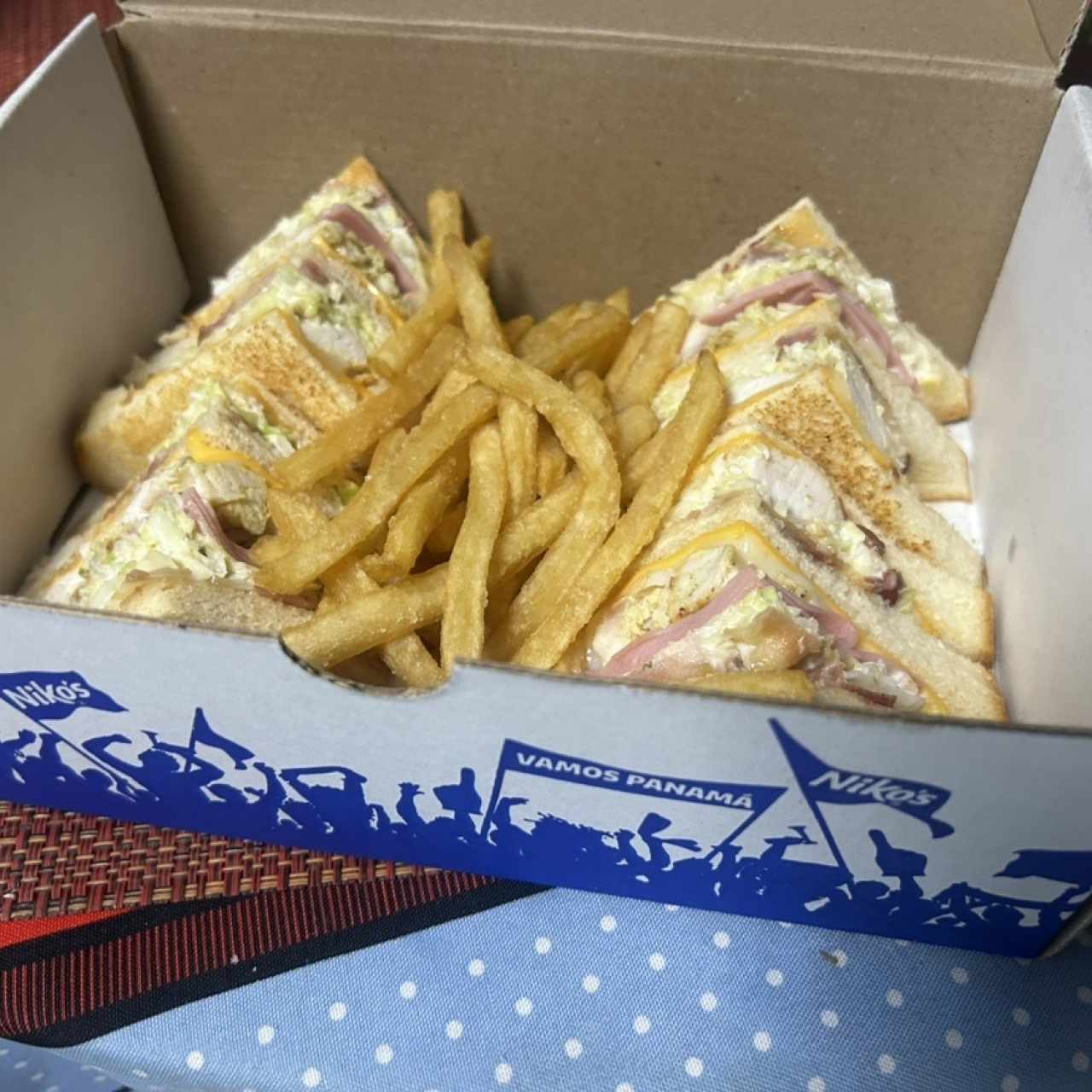 Combo - club sándwich + acompañamiento + bebida