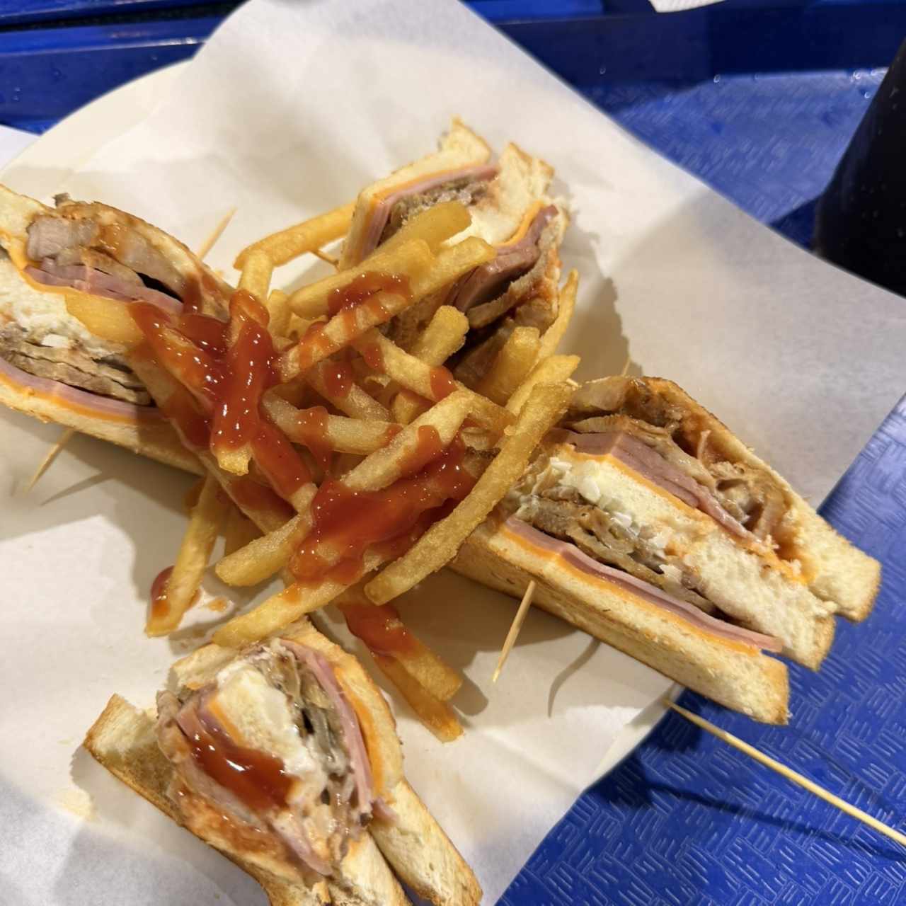 Combo - club sándwich + acompañamiento + bebida