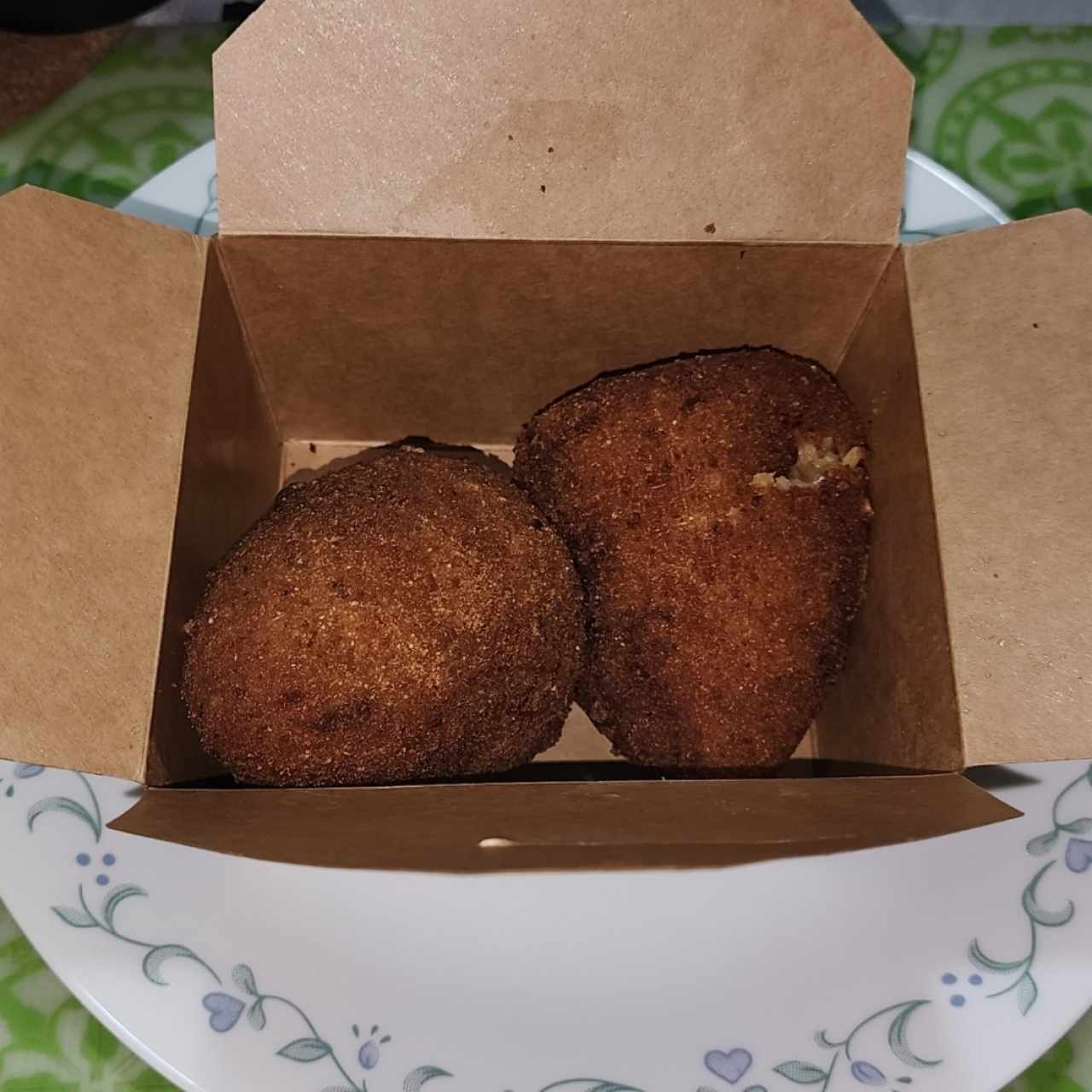 Arancino (Croquetas de arroz frito rellena)
