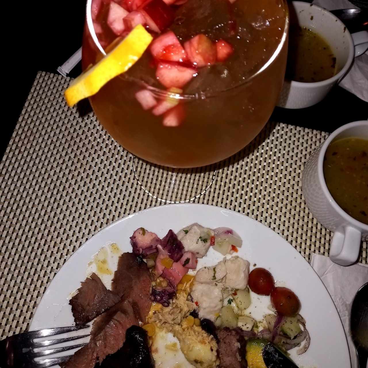 cada carne que degustamos estan deliciosas, mi favaroita Entraña con Parmesano, pulpa negra, y otras mas  todo cocinado al punto y jugosas. con una excelente atención, siempre pendientes del cliente si algo necesita. 