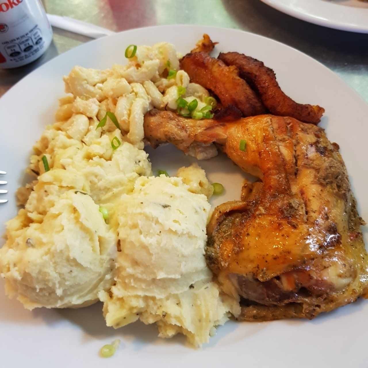 Pollo al horno con puré de papas