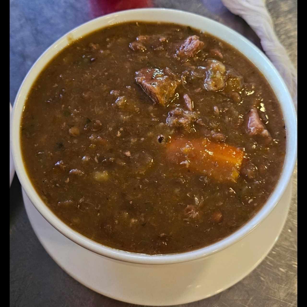 Sopa de lentejas con carne