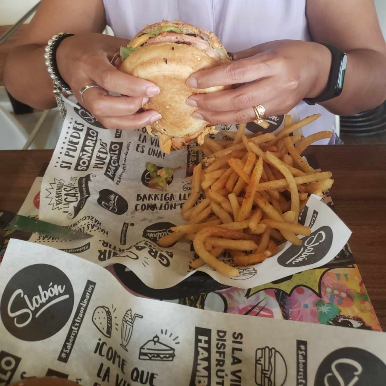 Año Chiken Grill