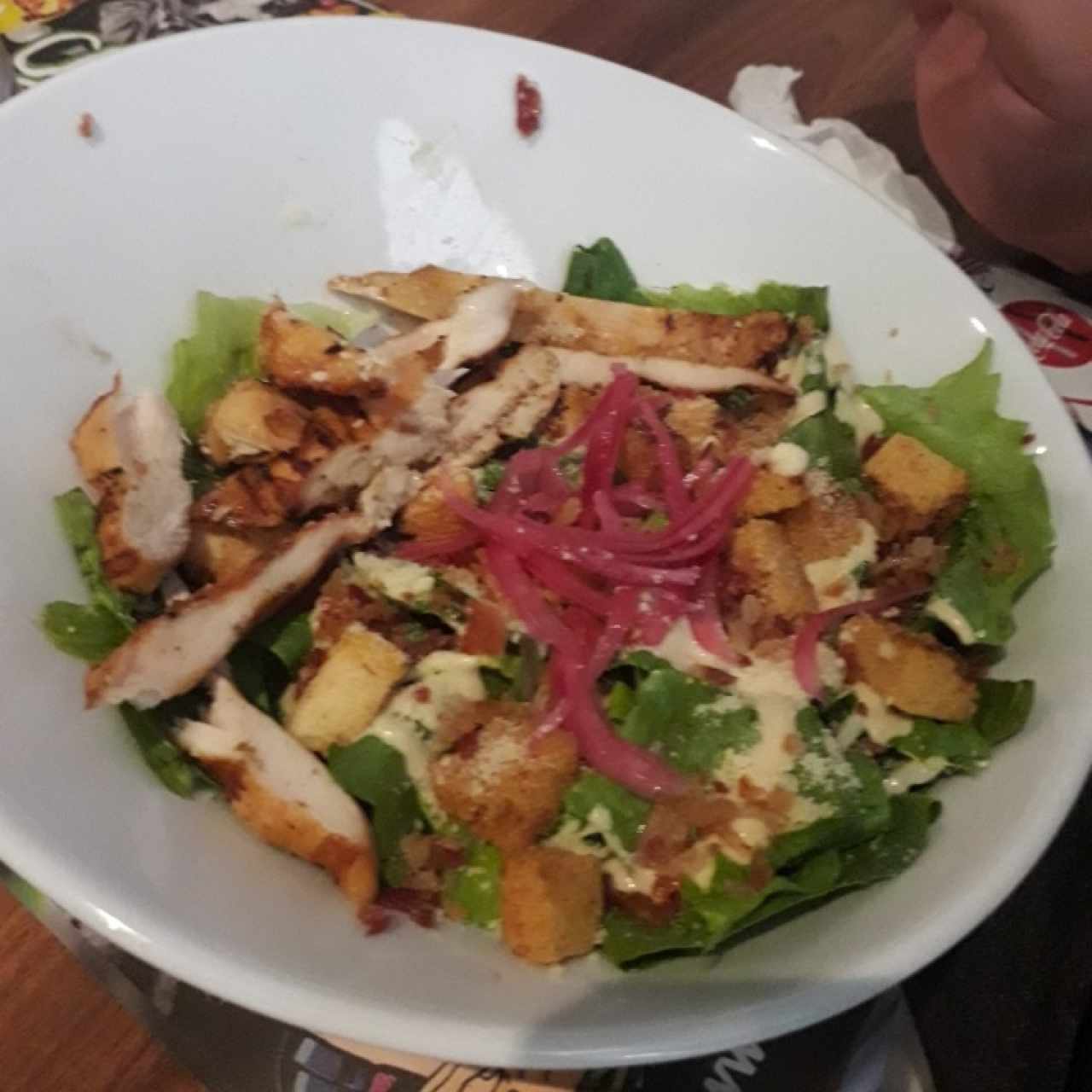 Ensalada César con pollo